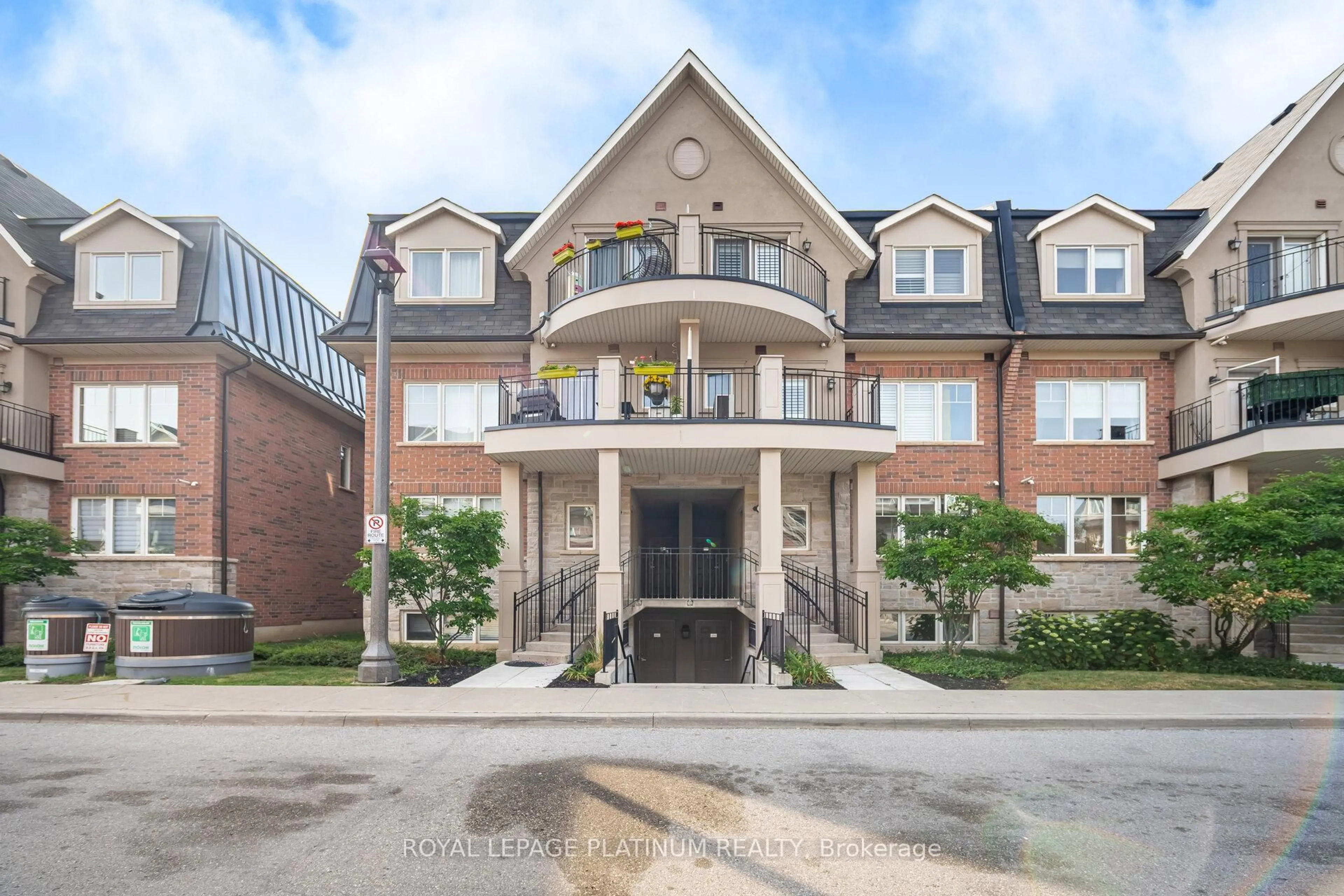 Home with brick exterior material, building for 2420 Baronwood Dr #9-01, Oakville Ontario L6M 0X6