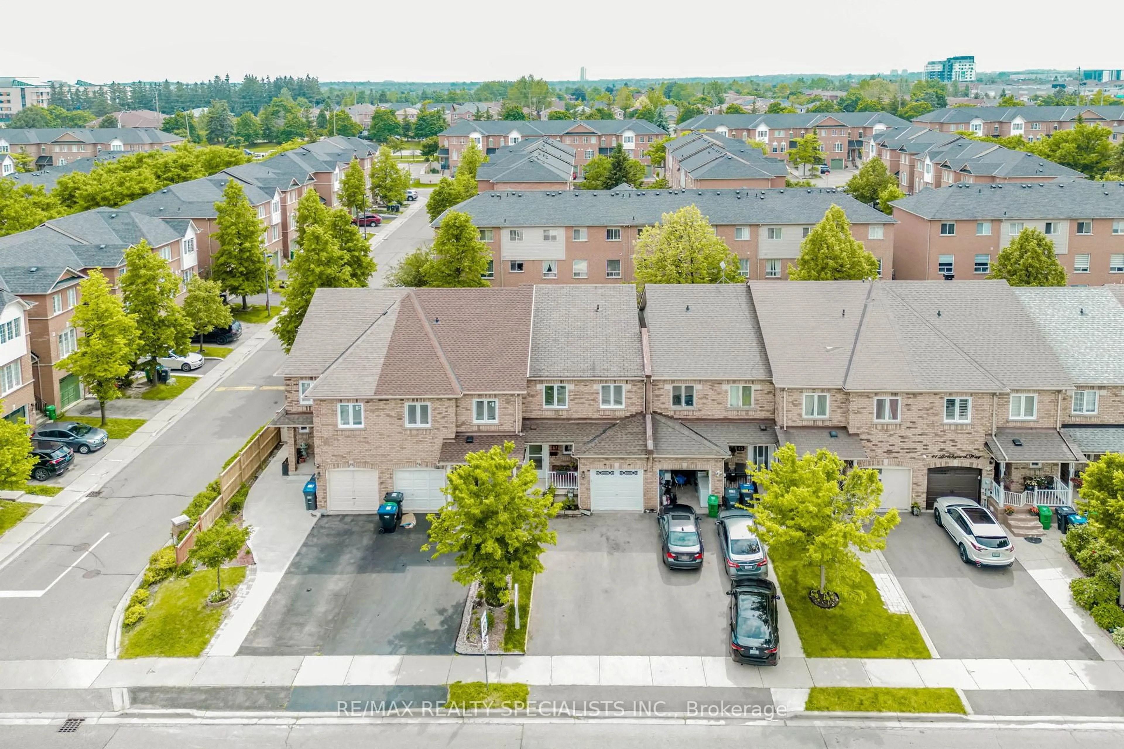 A pic from outside/outdoor area/front of a property/back of a property/a pic from drone, street for 47 Brickyard Way, Brampton Ontario L6V 4L6