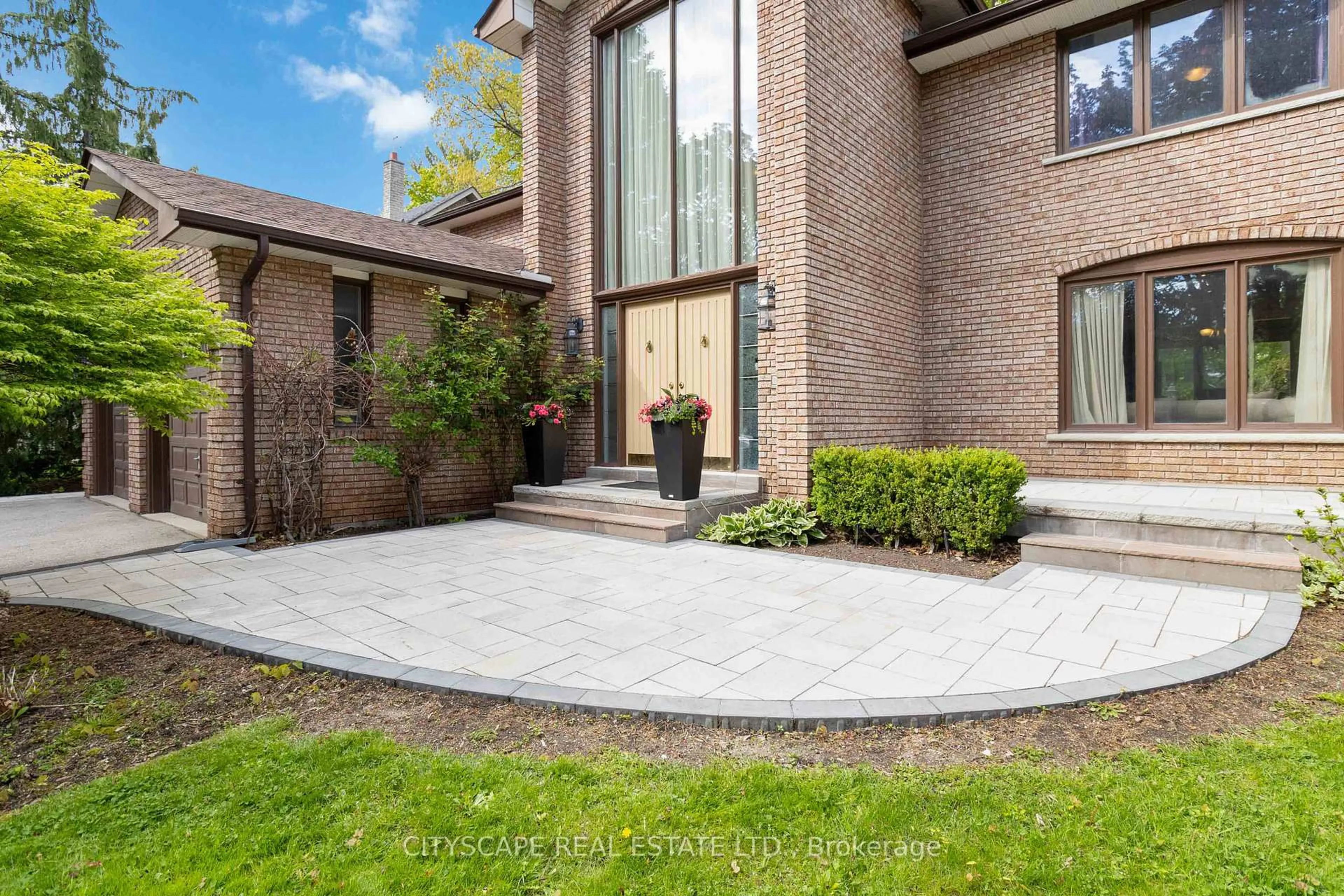 Home with brick exterior material, street for 1836 Friar Tuck Crt, Mississauga Ontario L5K 2L4
