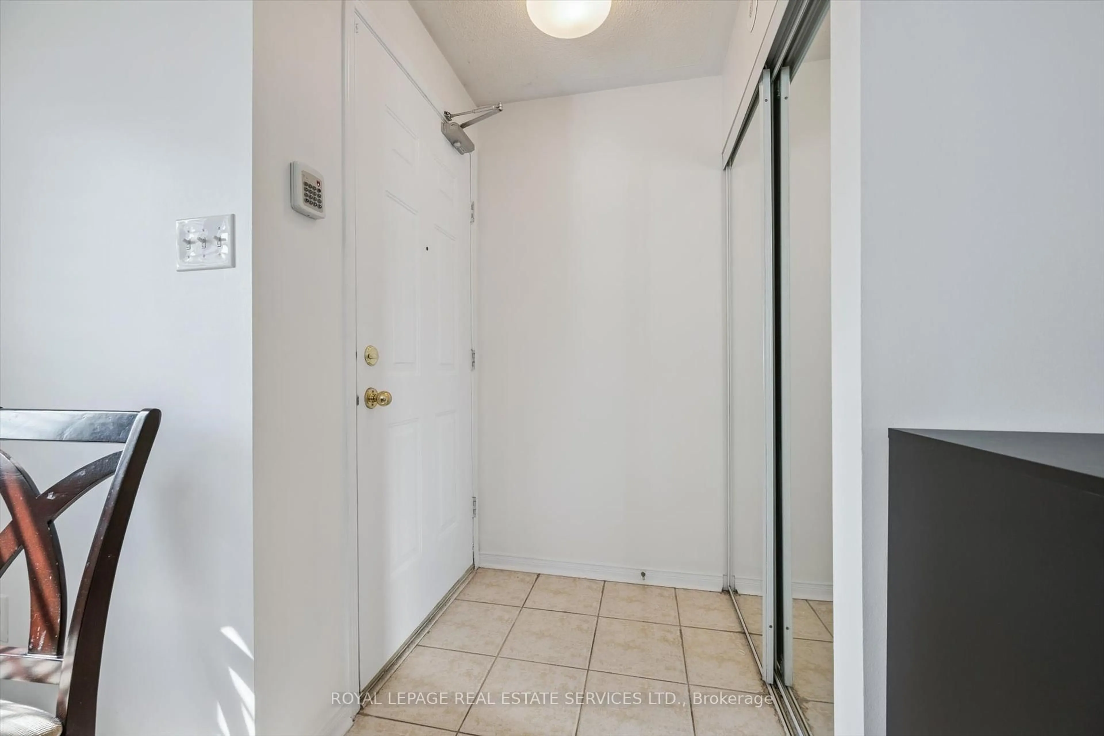 Unknown for 4975 Southampton Dr #325, Mississauga Ontario L5M 8C9