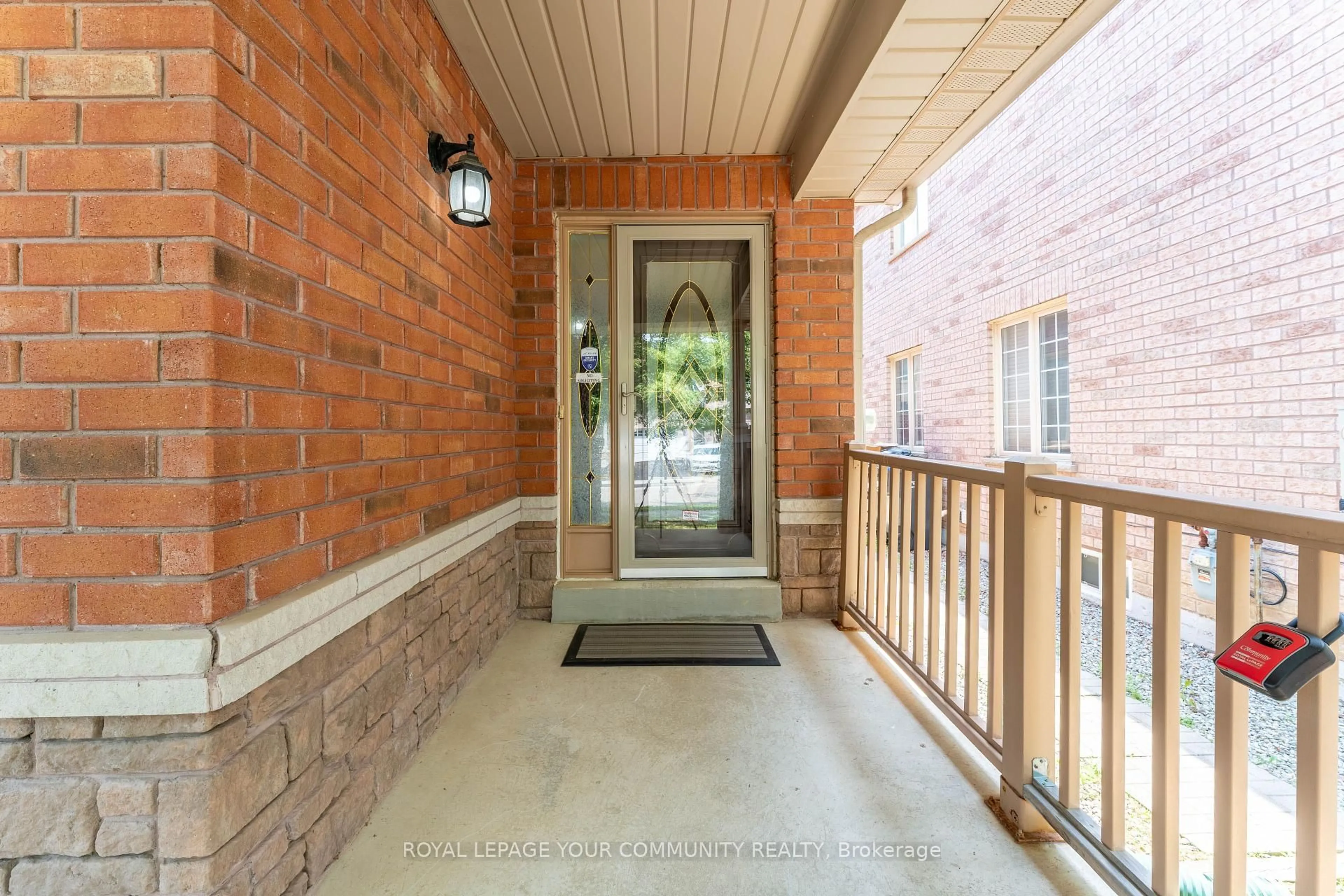 Indoor entryway for 57 Mainard Cres, Brampton Ontario L6R 2T8