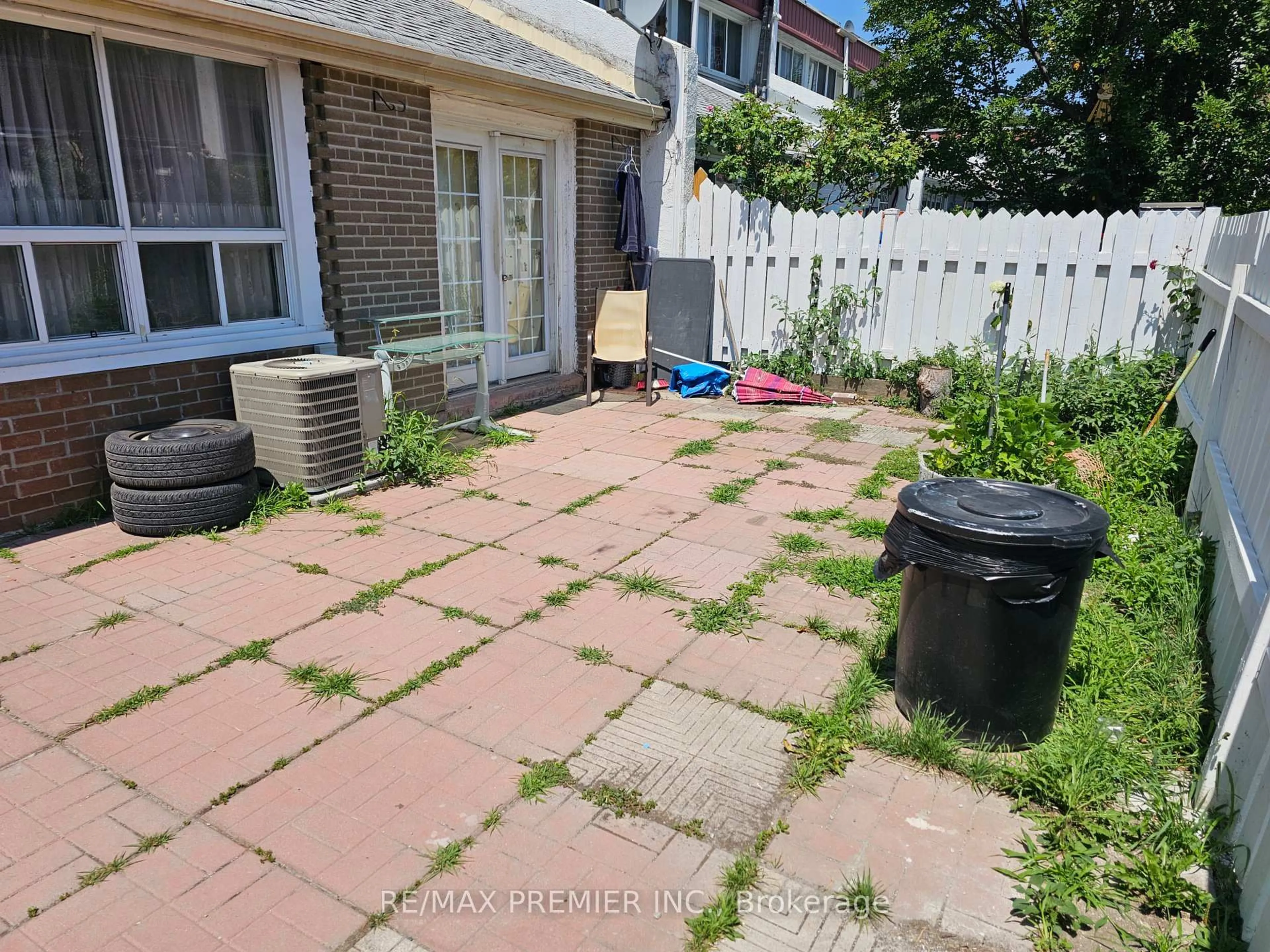 Patio, street for 2901 Jane St #Unit 15, Toronto Ontario M3N 2J8