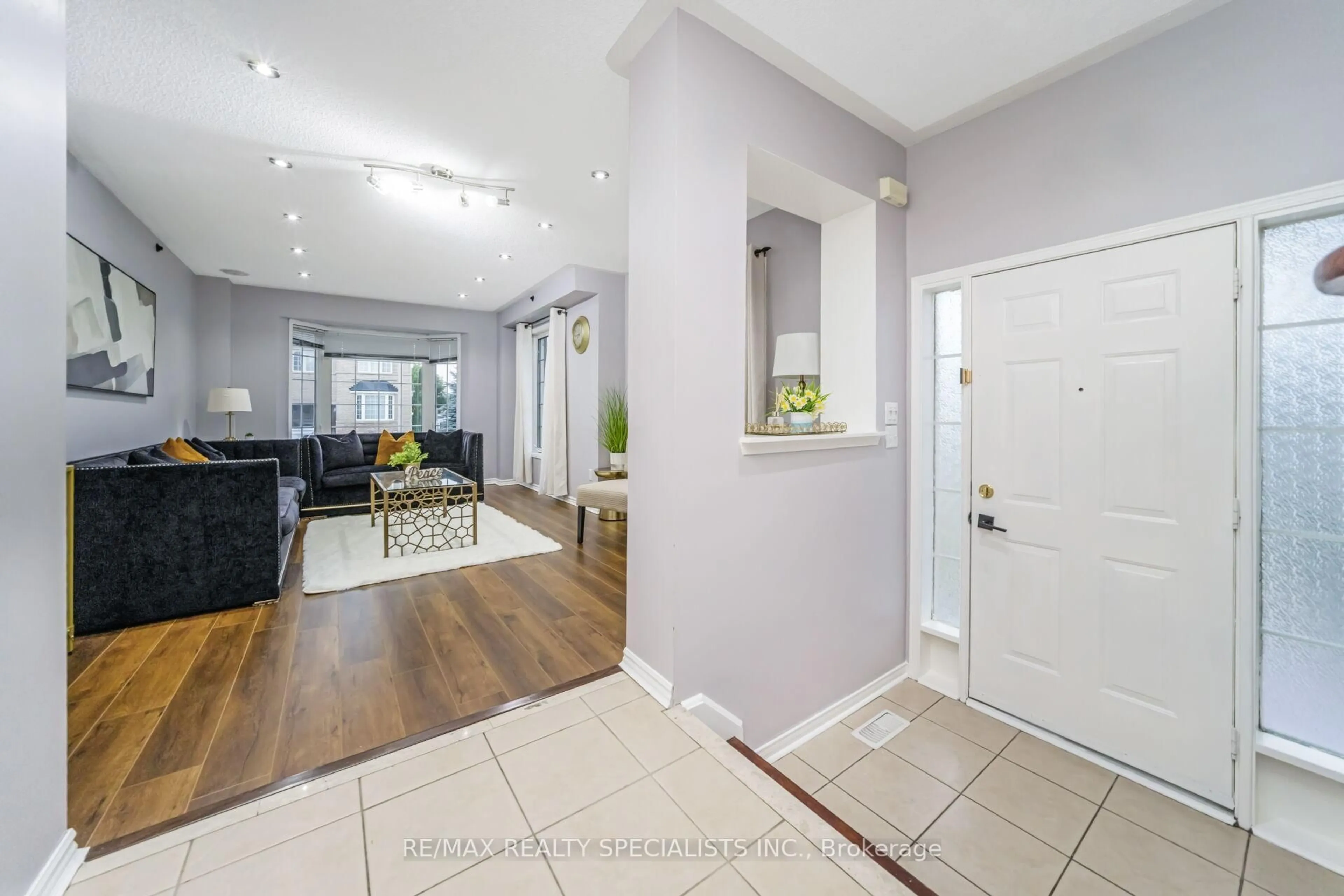 Indoor entryway for 64 Botavia Downs Dr, Brampton Ontario L7A 3N8