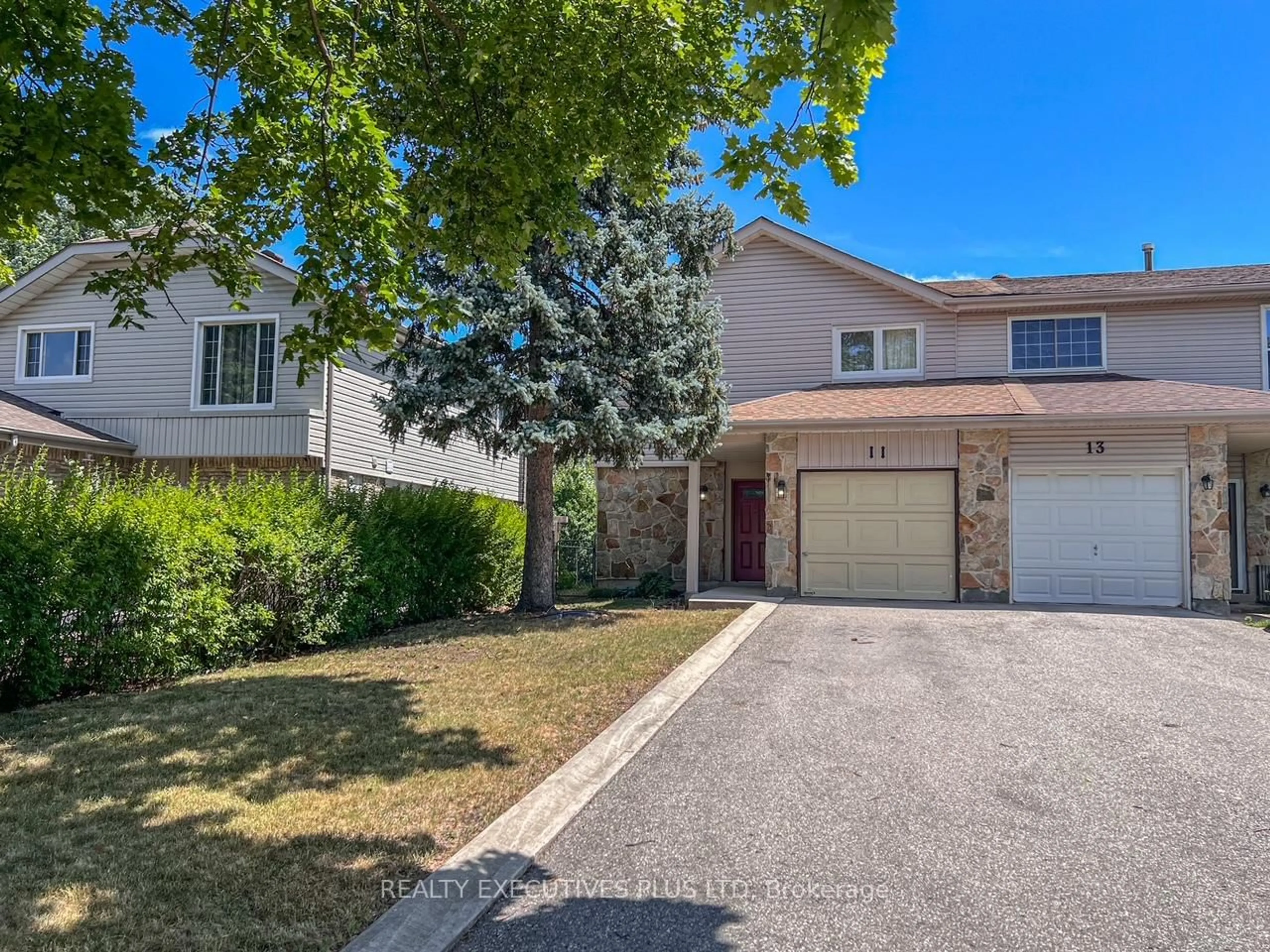 Home with vinyl exterior material, street for 11 Lacewood Cres, Brampton Ontario L6S 3K3