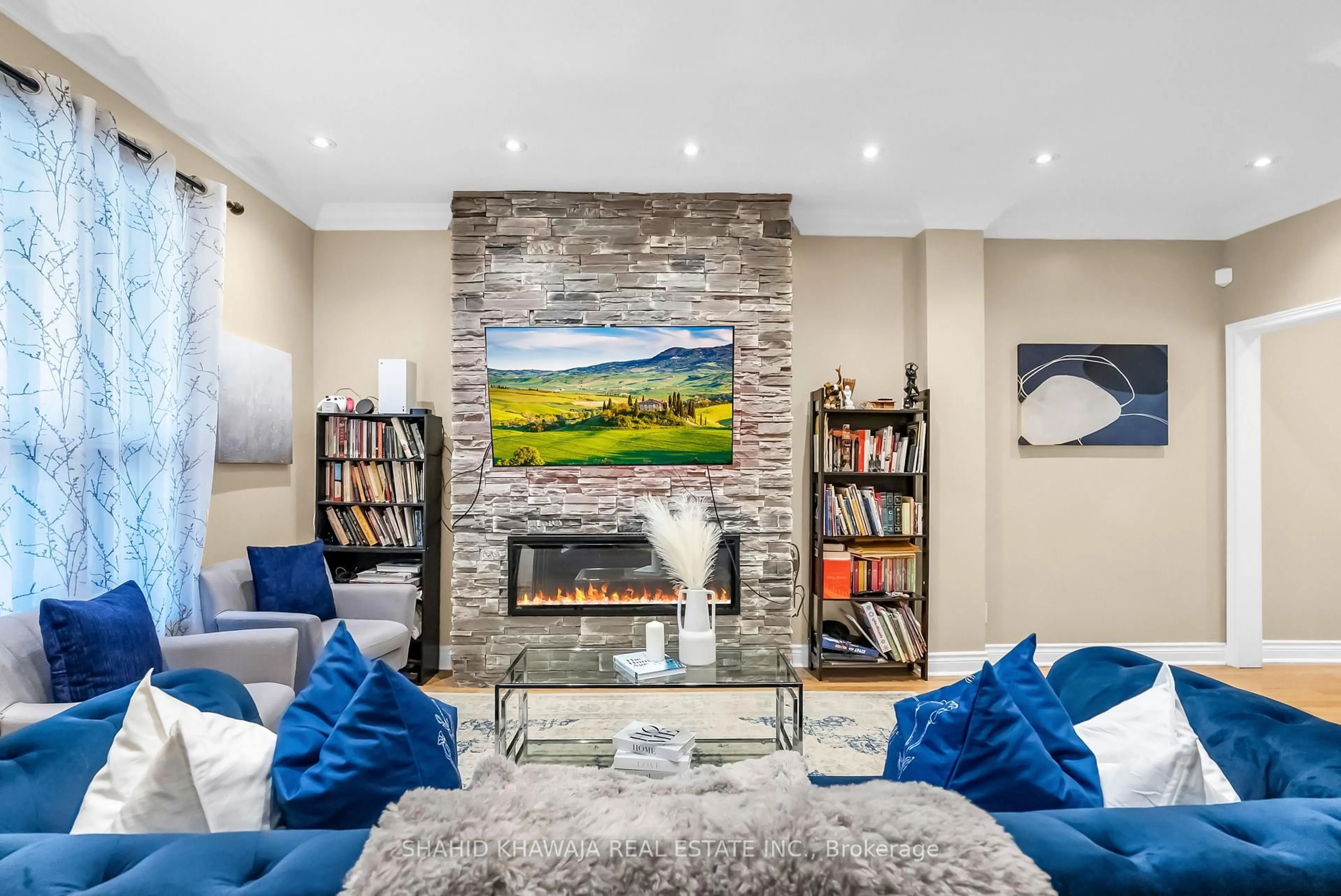 Living room with furniture, unknown for 58 Pauline Ave, Toronto Ontario M6H 3M8