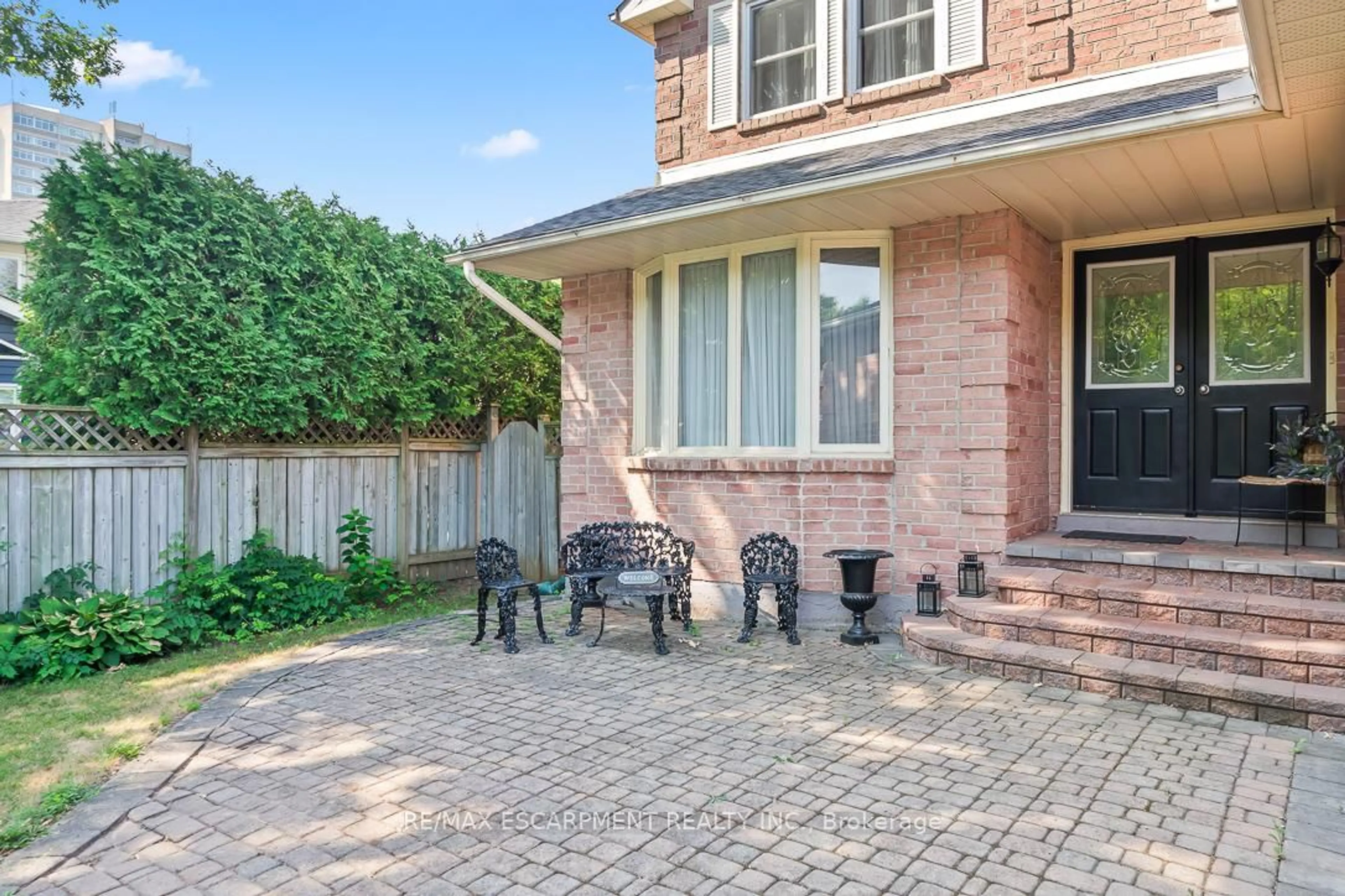 Home with brick exterior material, street for 411 Freeman Cres, Oakville Ontario L6H 4R4