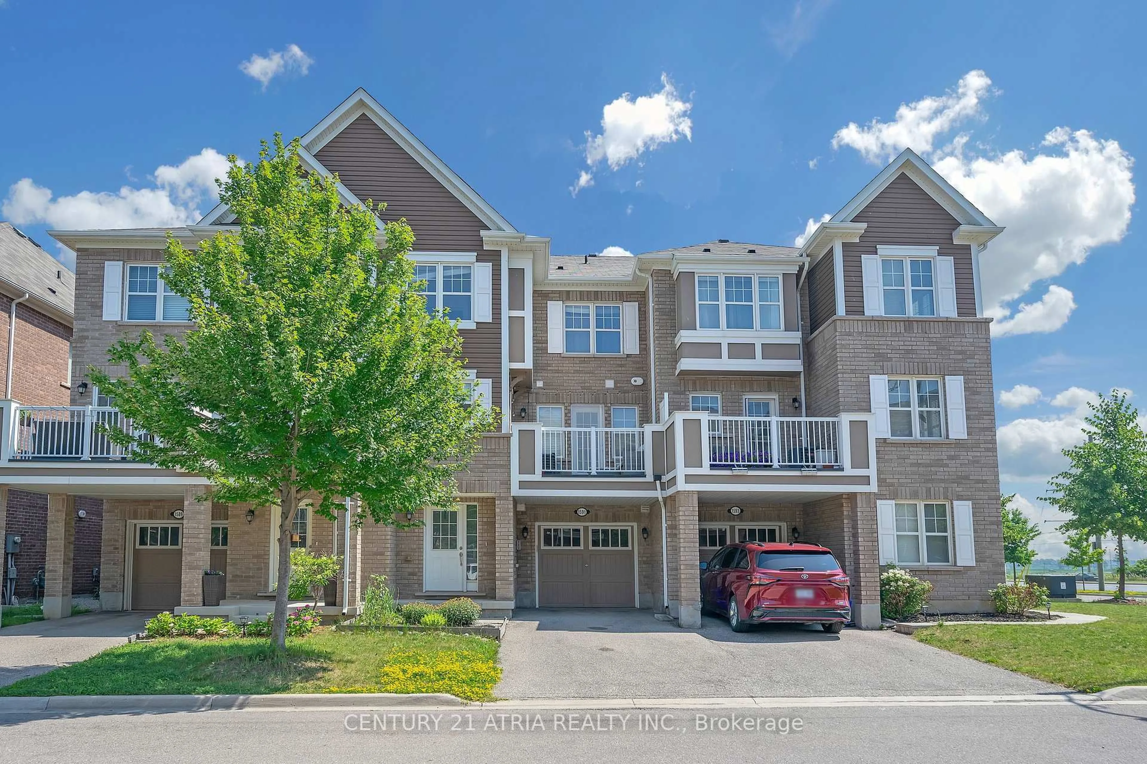 A pic from outside/outdoor area/front of a property/back of a property/a pic from drone, street for 1591 Leblanc Crt, Milton Ontario L9E 0A3