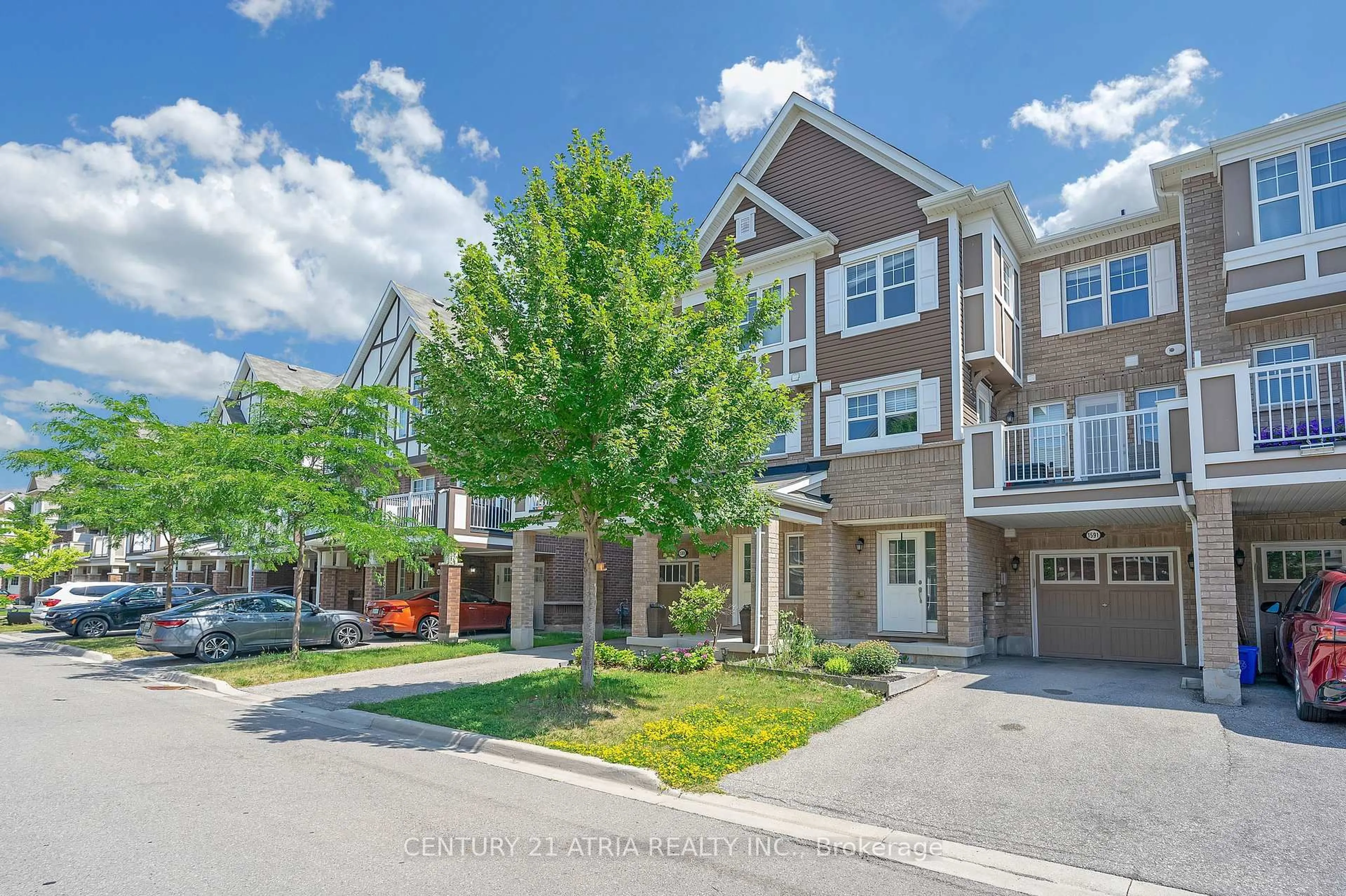 A pic from outside/outdoor area/front of a property/back of a property/a pic from drone, street for 1591 Leblanc Crt, Milton Ontario L9E 0A3