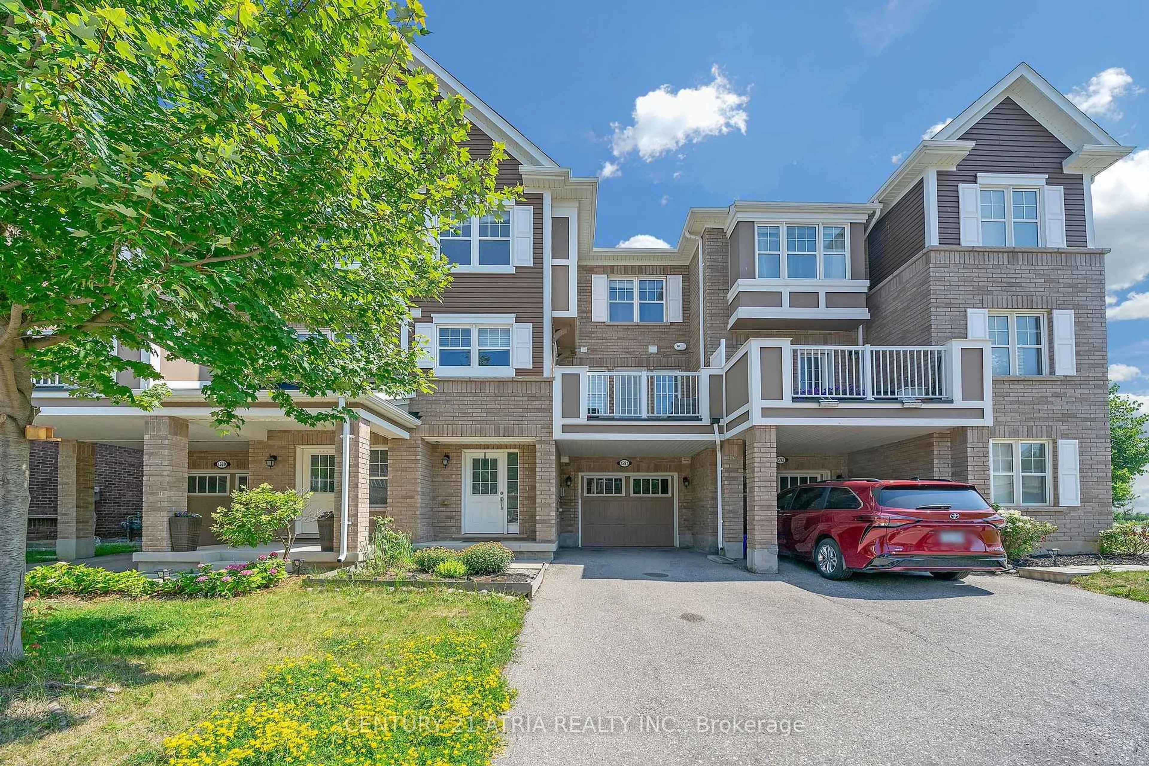 A pic from outside/outdoor area/front of a property/back of a property/a pic from drone, street for 1591 Leblanc Crt, Milton Ontario L9E 0A3