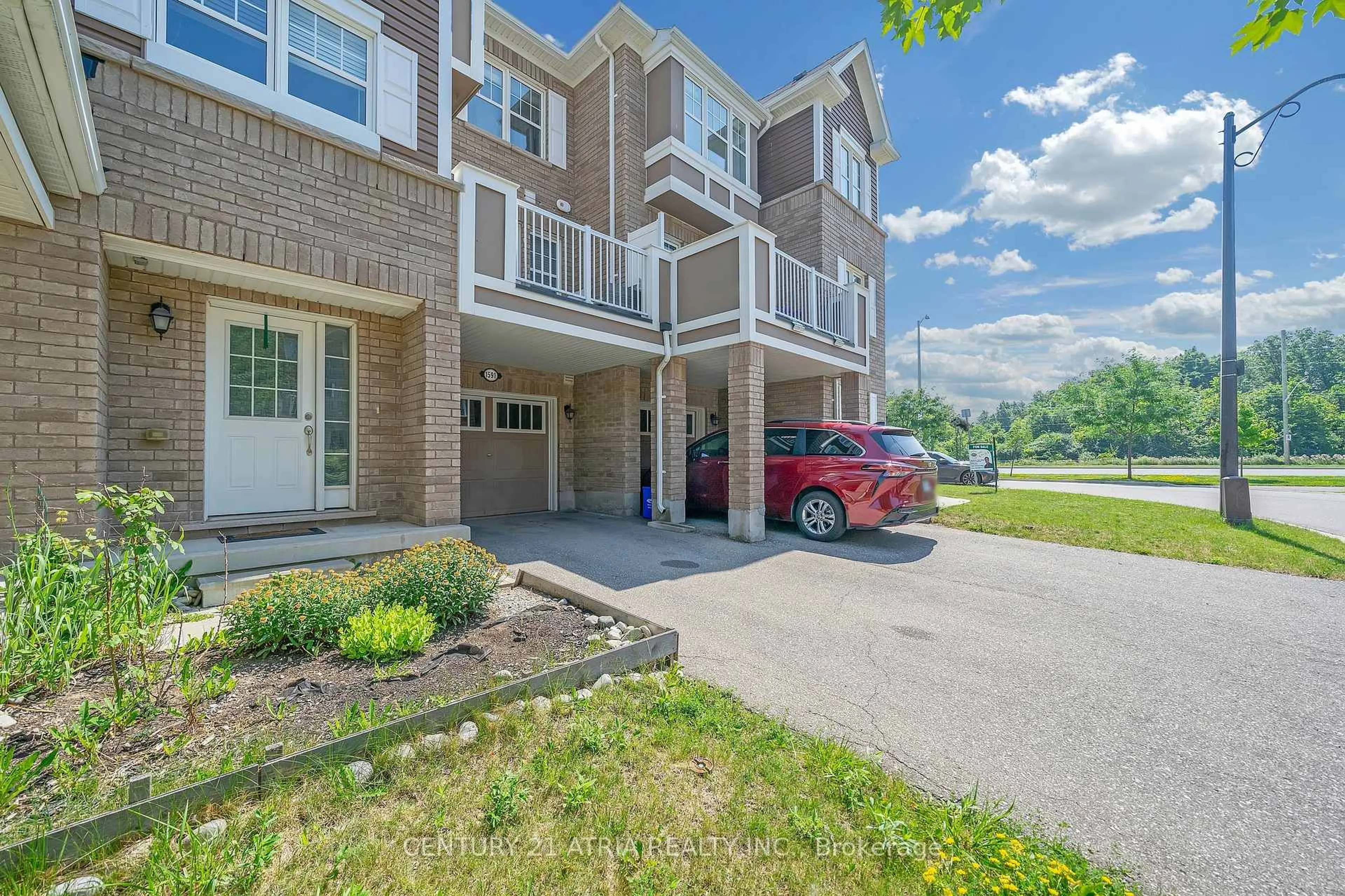 A pic from outside/outdoor area/front of a property/back of a property/a pic from drone, street for 1591 Leblanc Crt, Milton Ontario L9E 0A3