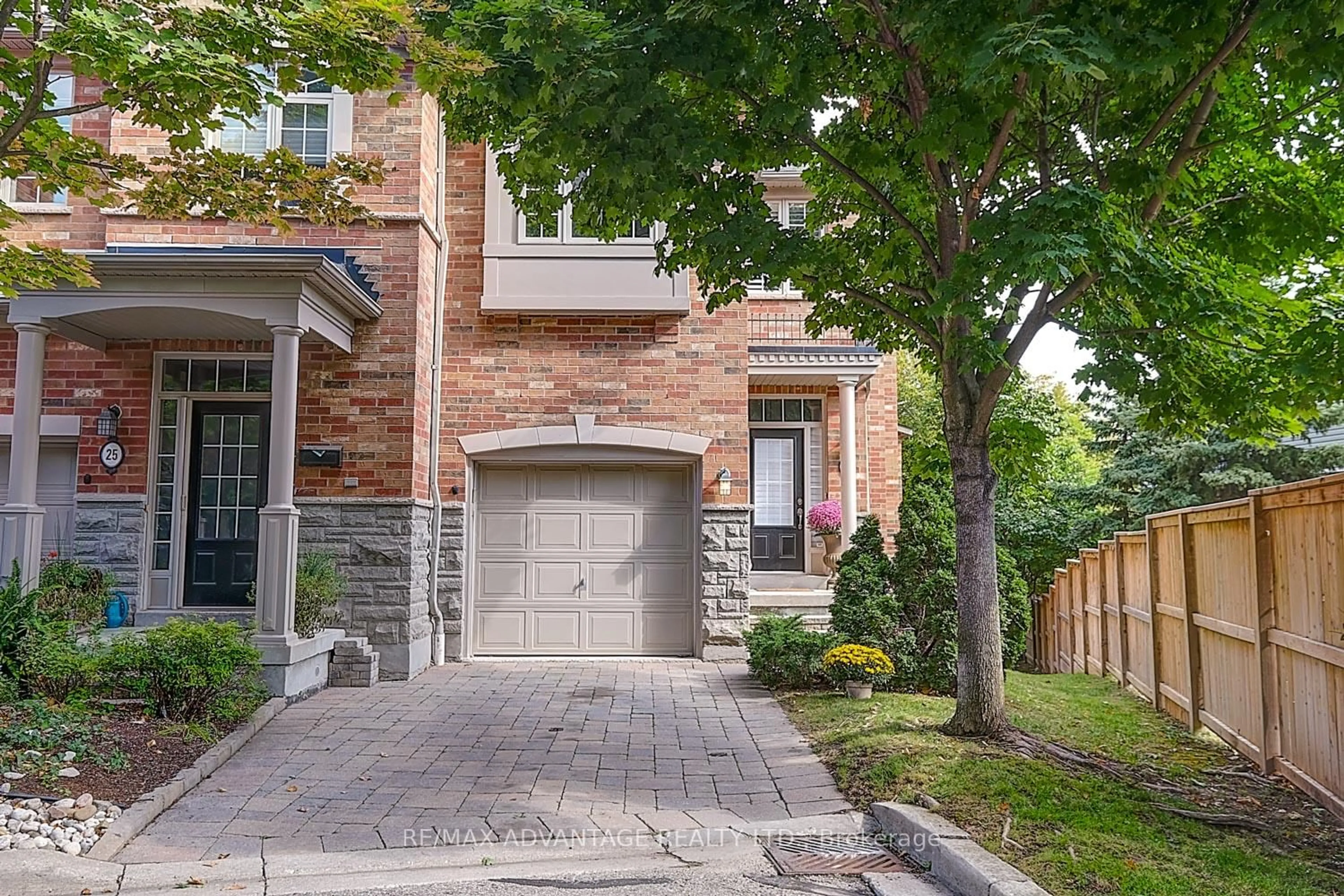 Home with brick exterior material, street for 2401 Fifth Line #27, Mississauga Ontario L5K 1V9