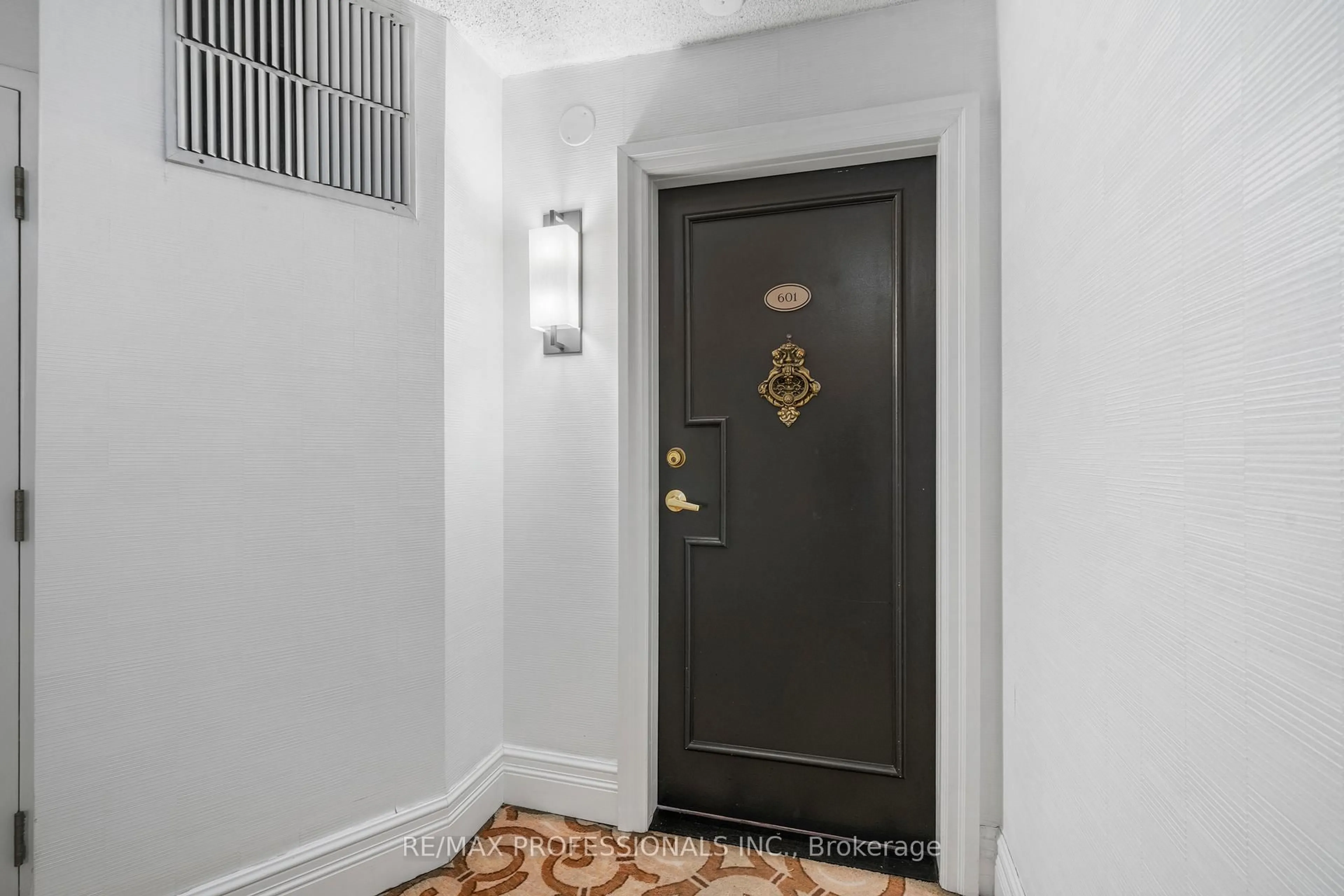 Indoor entryway for 2010 Islington Ave #601, Toronto Ontario M9P 3S8