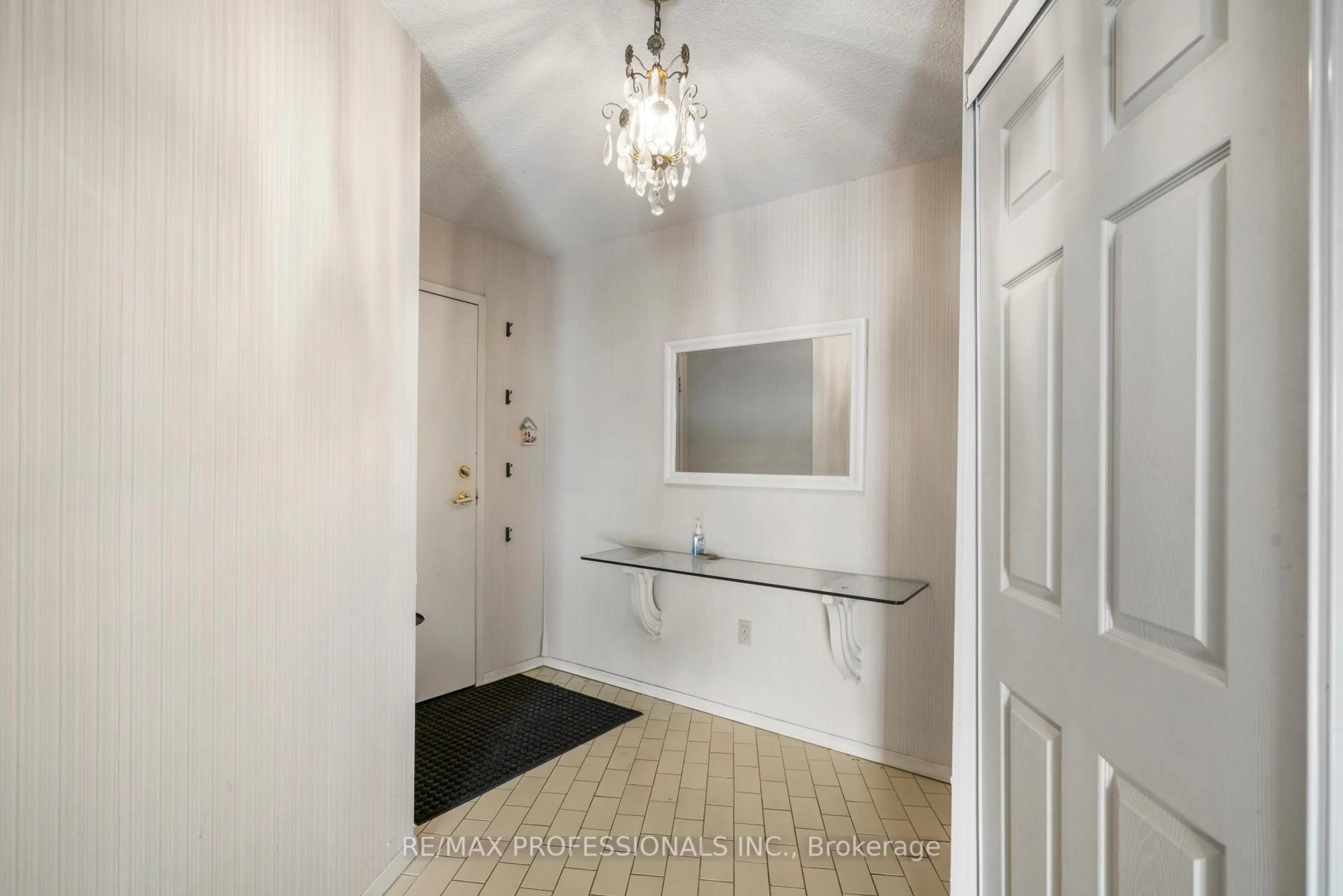 Indoor entryway for 2010 Islington Ave #601, Toronto Ontario M9P 3S8