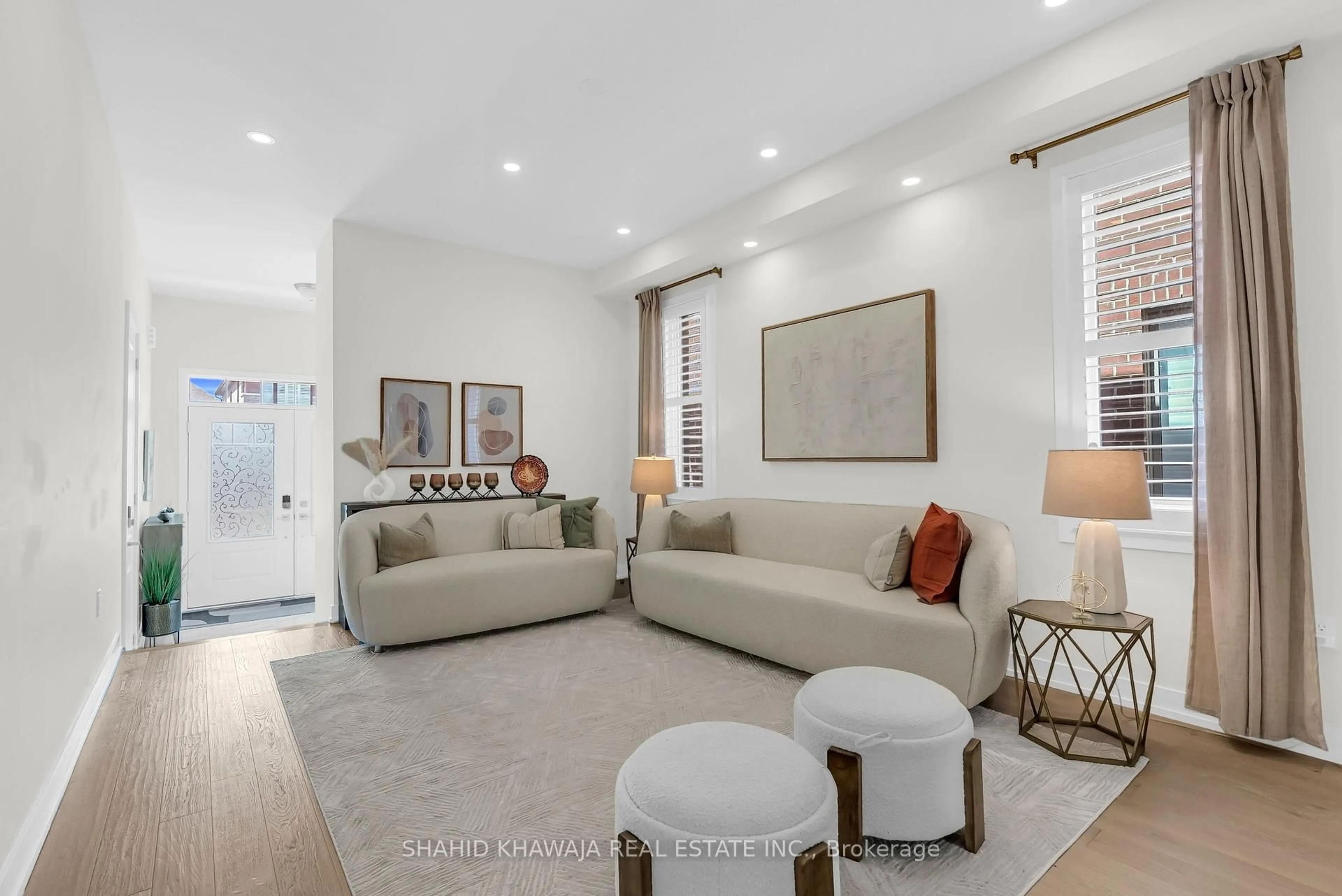 Living room with furniture, unknown for 632 Bearberry Pl, Milton Ontario L9E 1V2