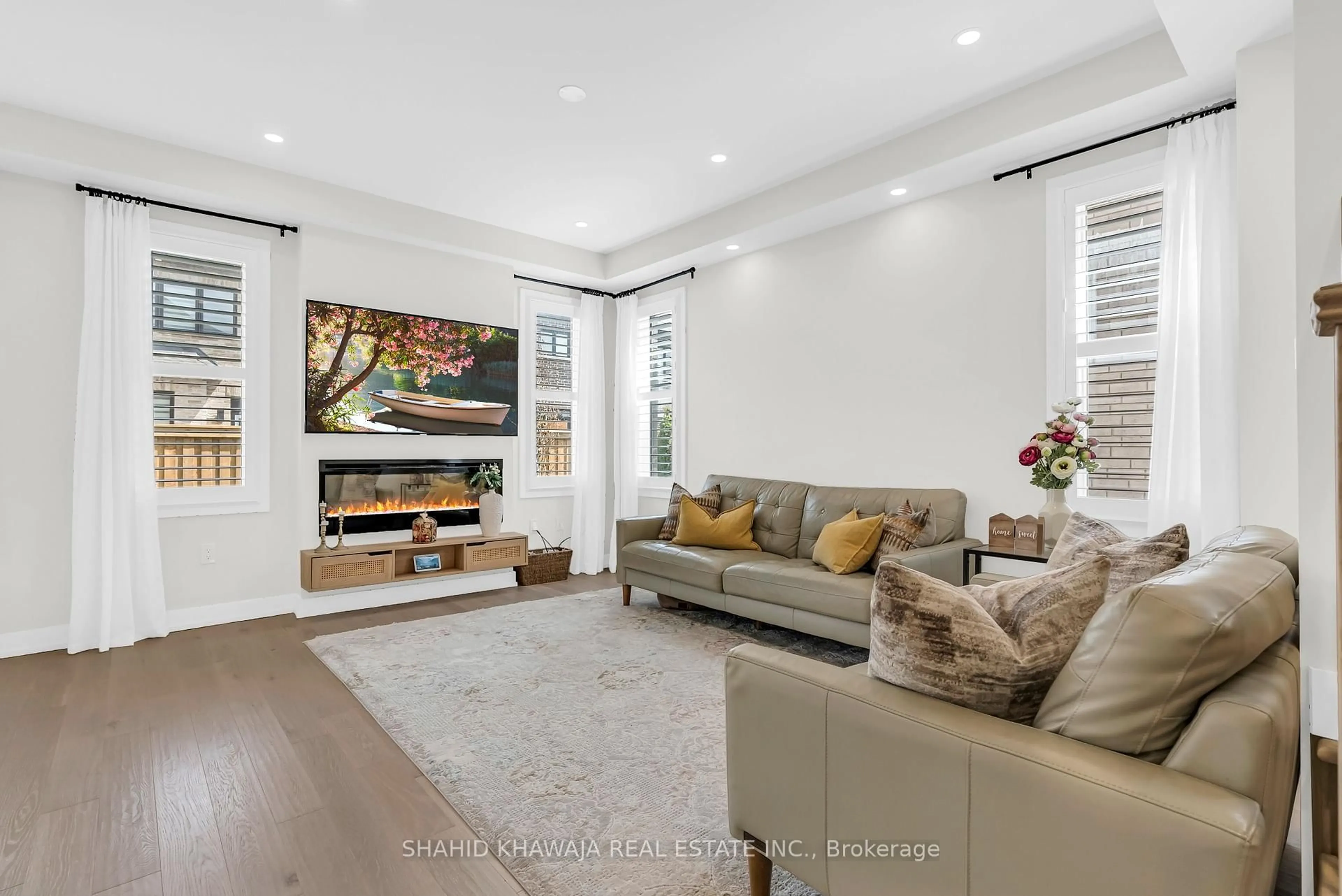 Home theater for 632 Bearberry Pl, Milton Ontario L9E 1V2