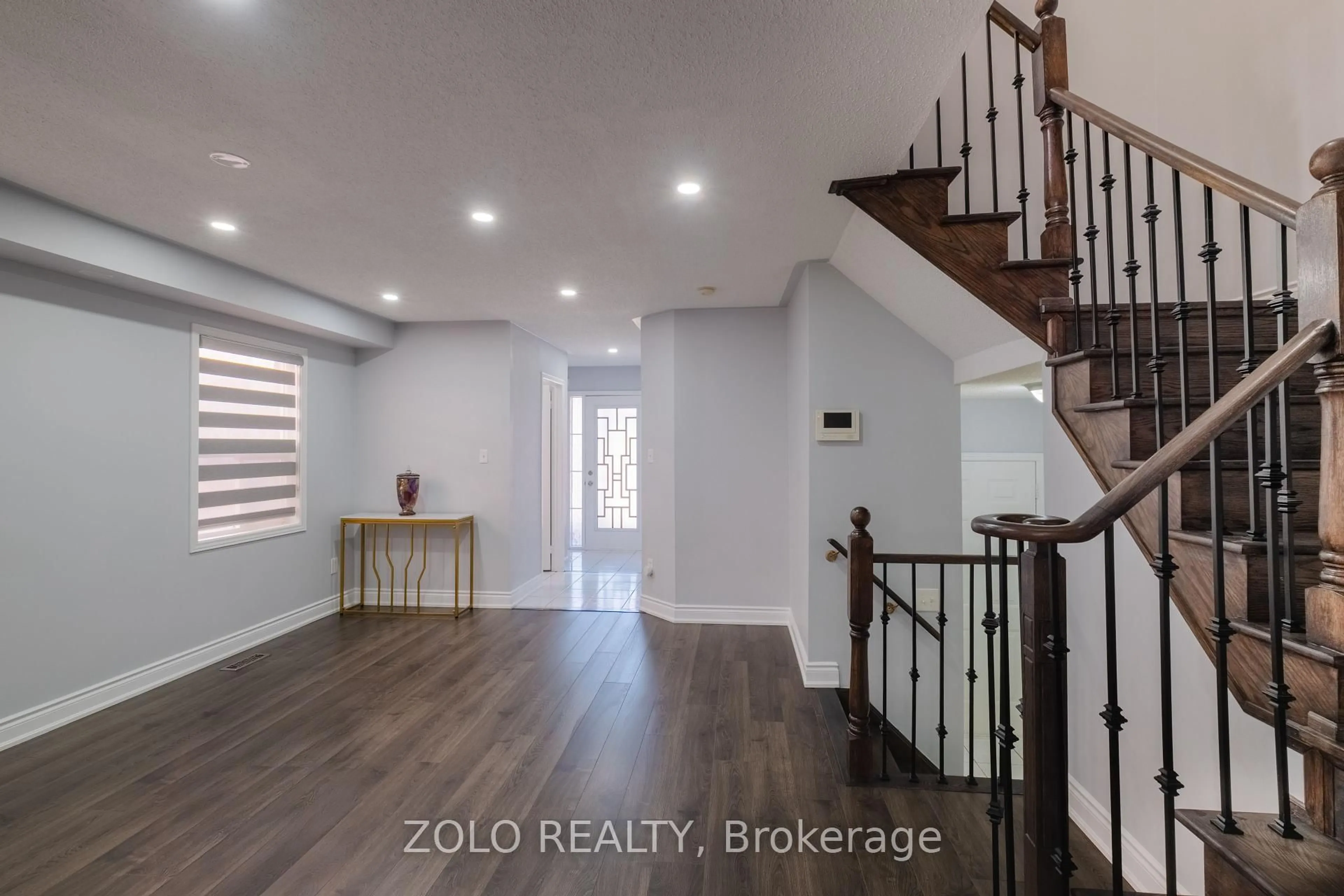 Indoor entryway for 16 Flatfield Way, Brampton Ontario L6P 1N7