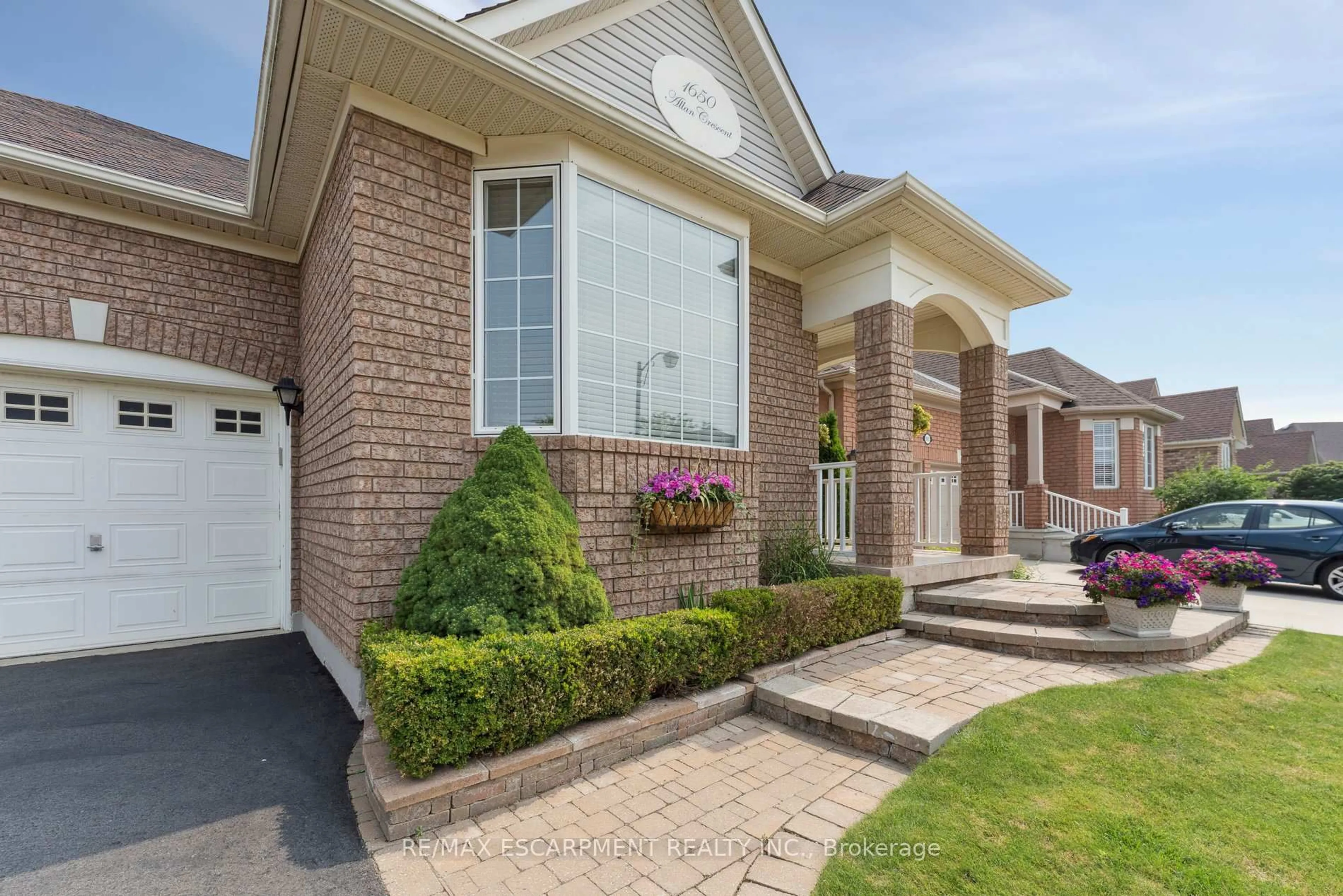 Home with brick exterior material, street for 1650 Allan Cres, Milton Ontario L9T 5Z7