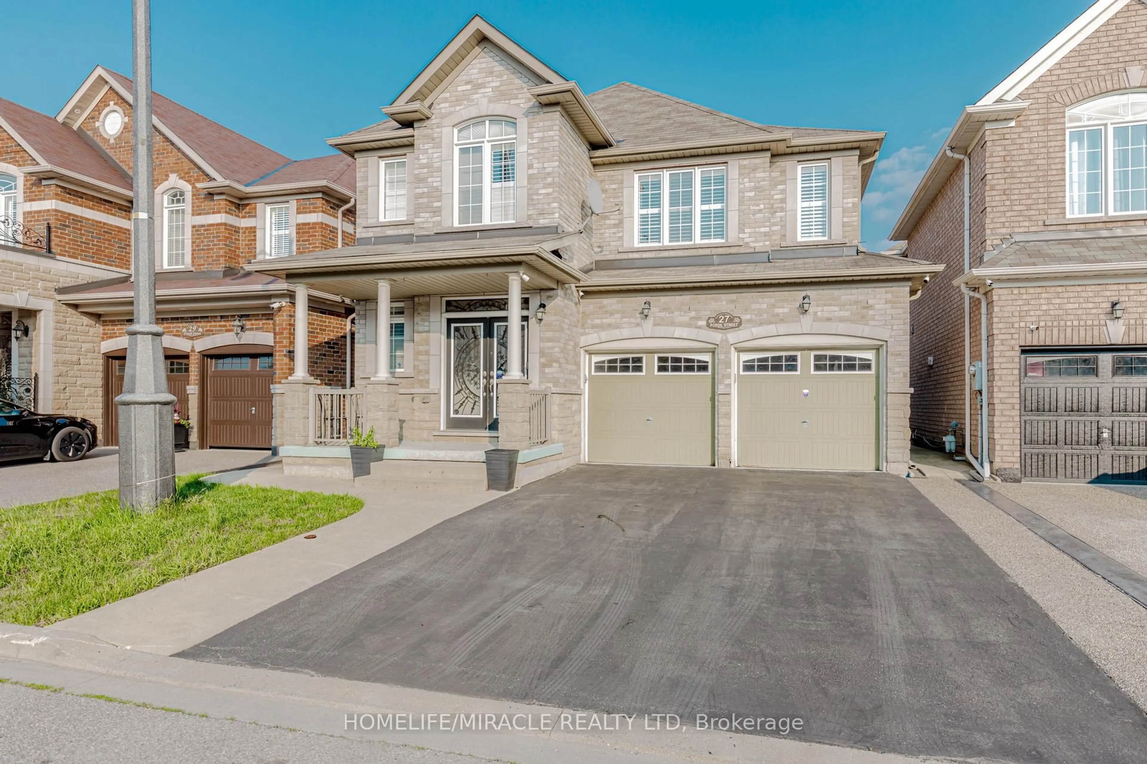 Home with brick exterior material, street for 27 Fossil St, Brampton Ontario L6P 3G7