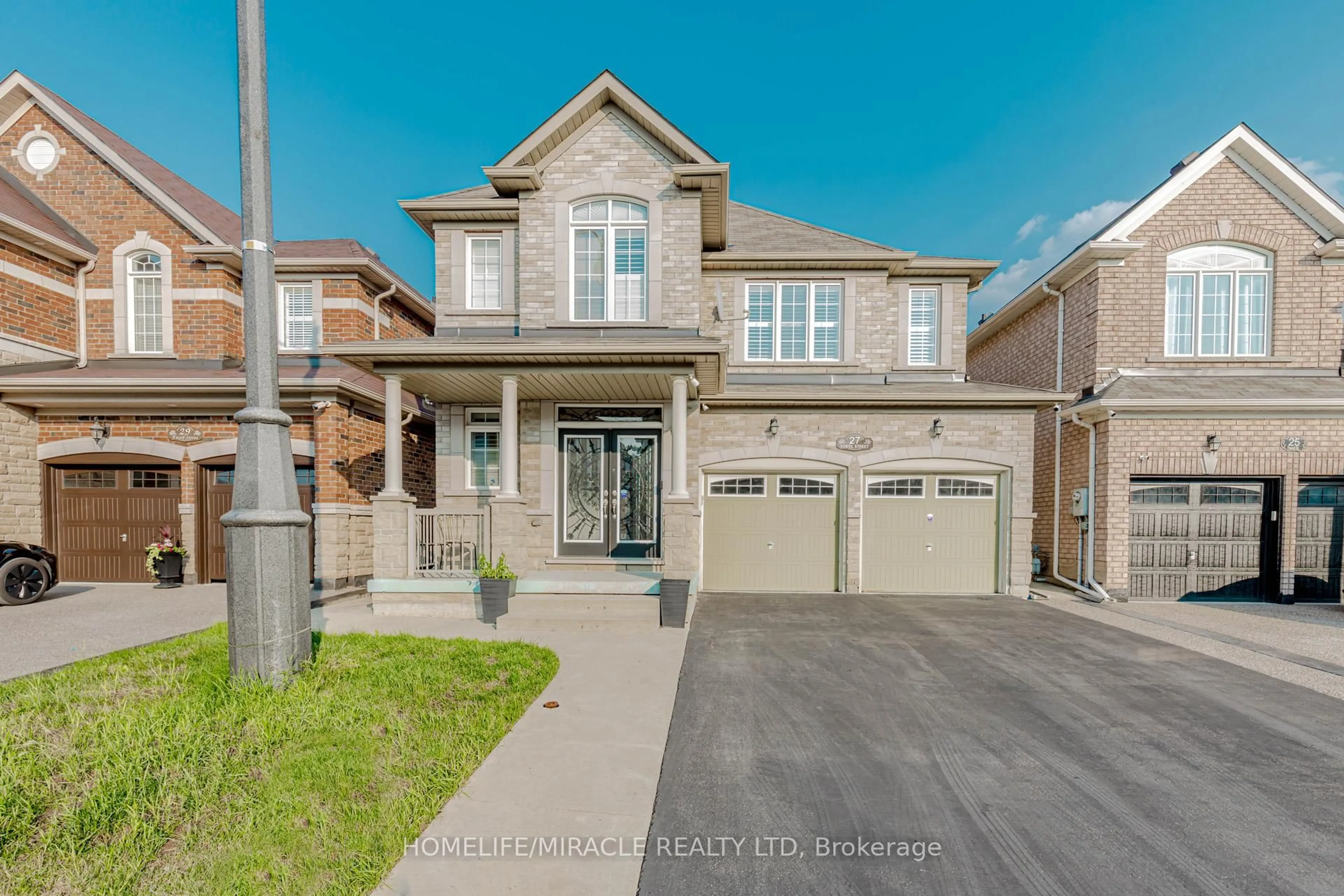Home with brick exterior material, street for 27 Fossil St, Brampton Ontario L6P 3G7
