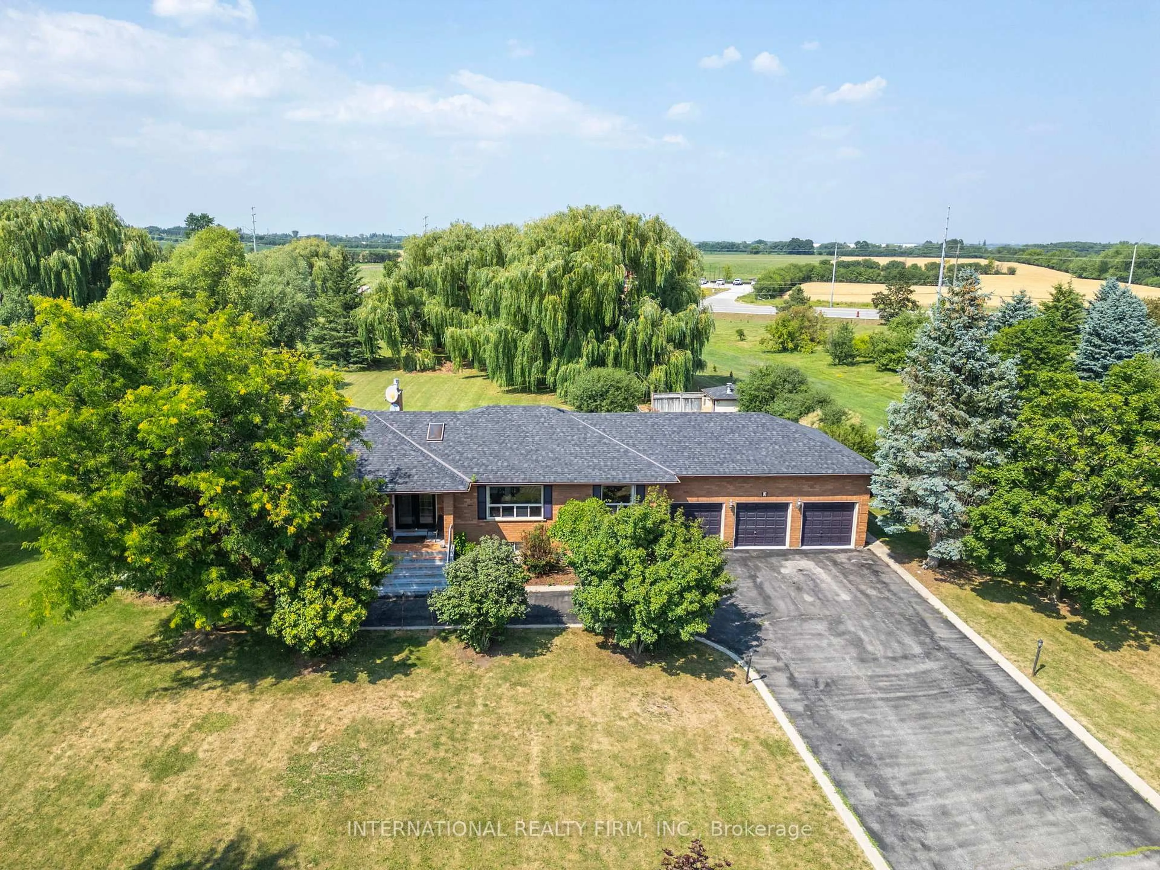 A pic from outside/outdoor area/front of a property/back of a property/a pic from drone, water/lake/river/ocean view for 3 Grafton Cres, Brampton Ontario L6T 3Z8