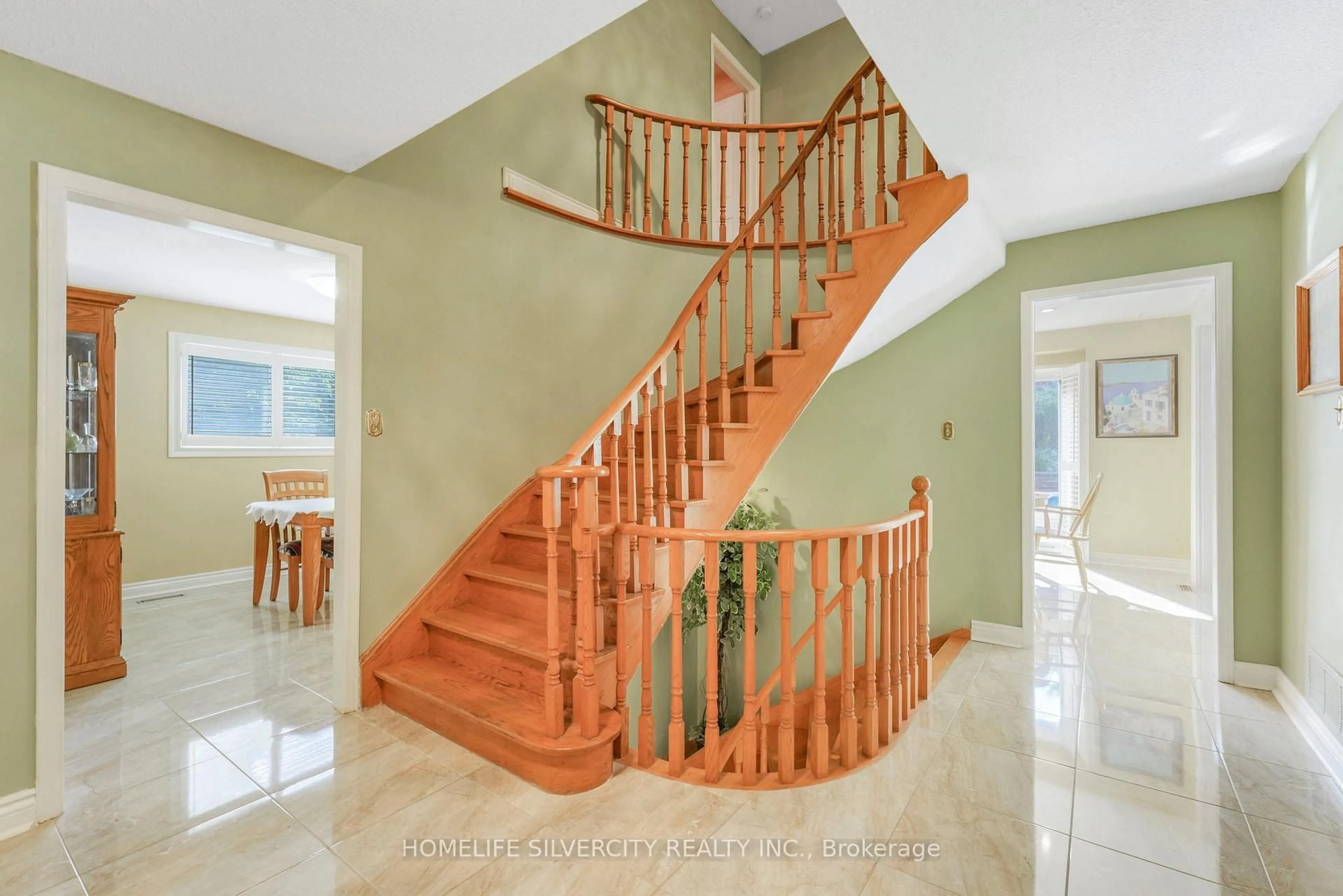 Stairs for 16 Pacific Lane, Brampton Ontario L6S 3V1