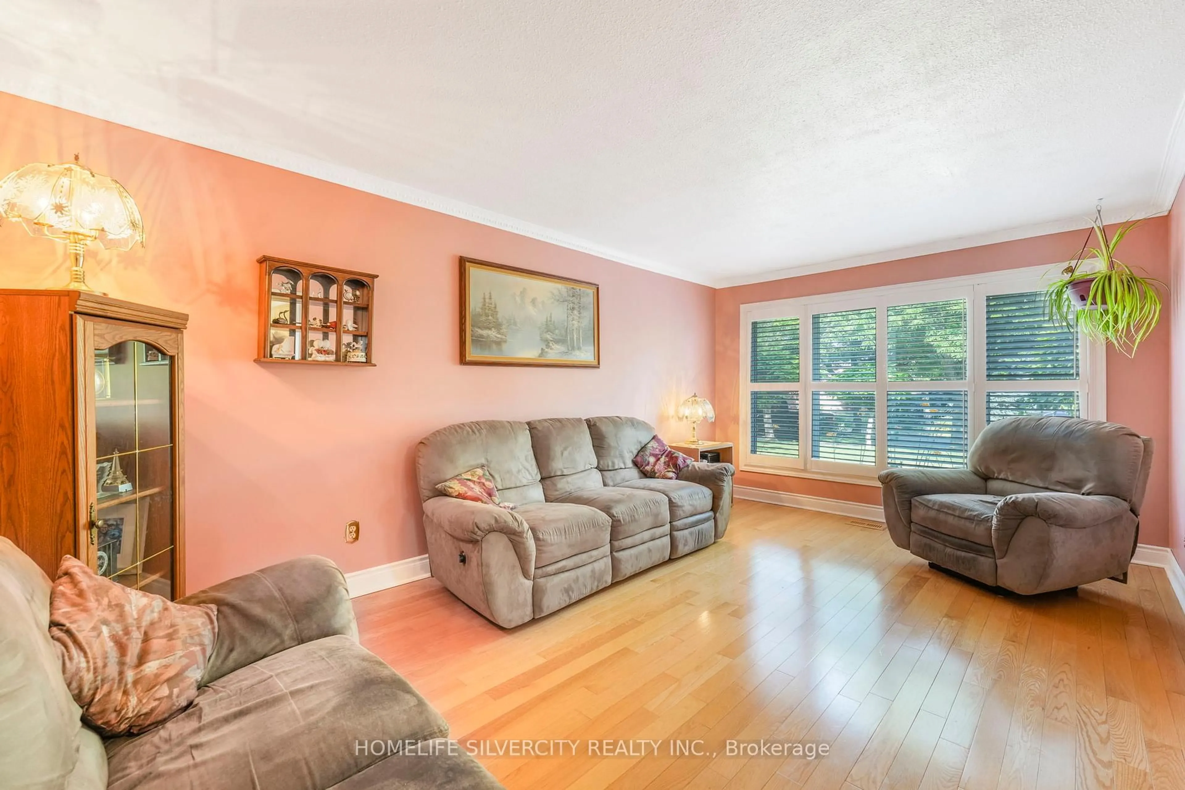 Living room with furniture, unknown for 16 Pacific Lane, Brampton Ontario L6S 3V1