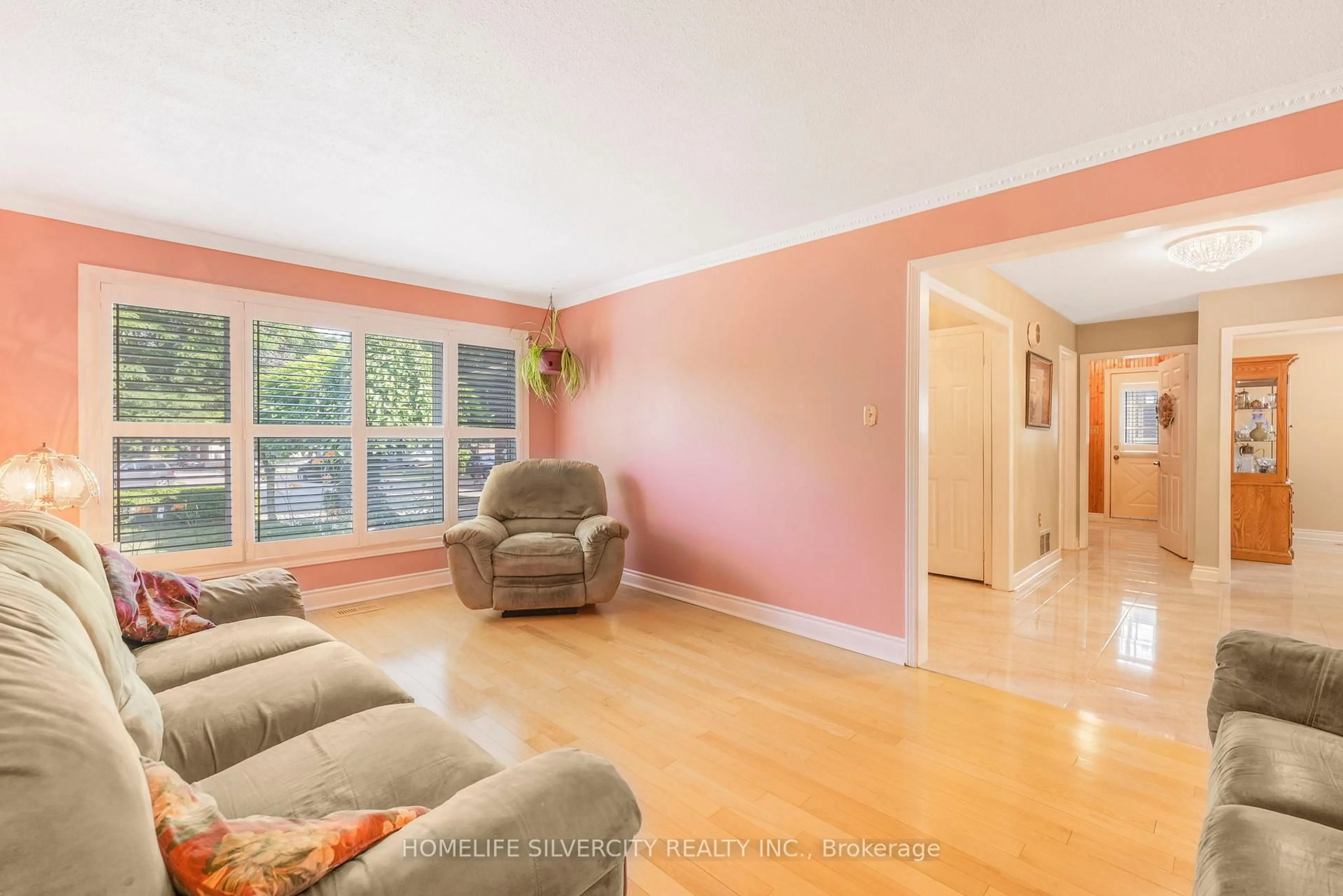 Living room with furniture, unknown for 16 Pacific Lane, Brampton Ontario L6S 3V1