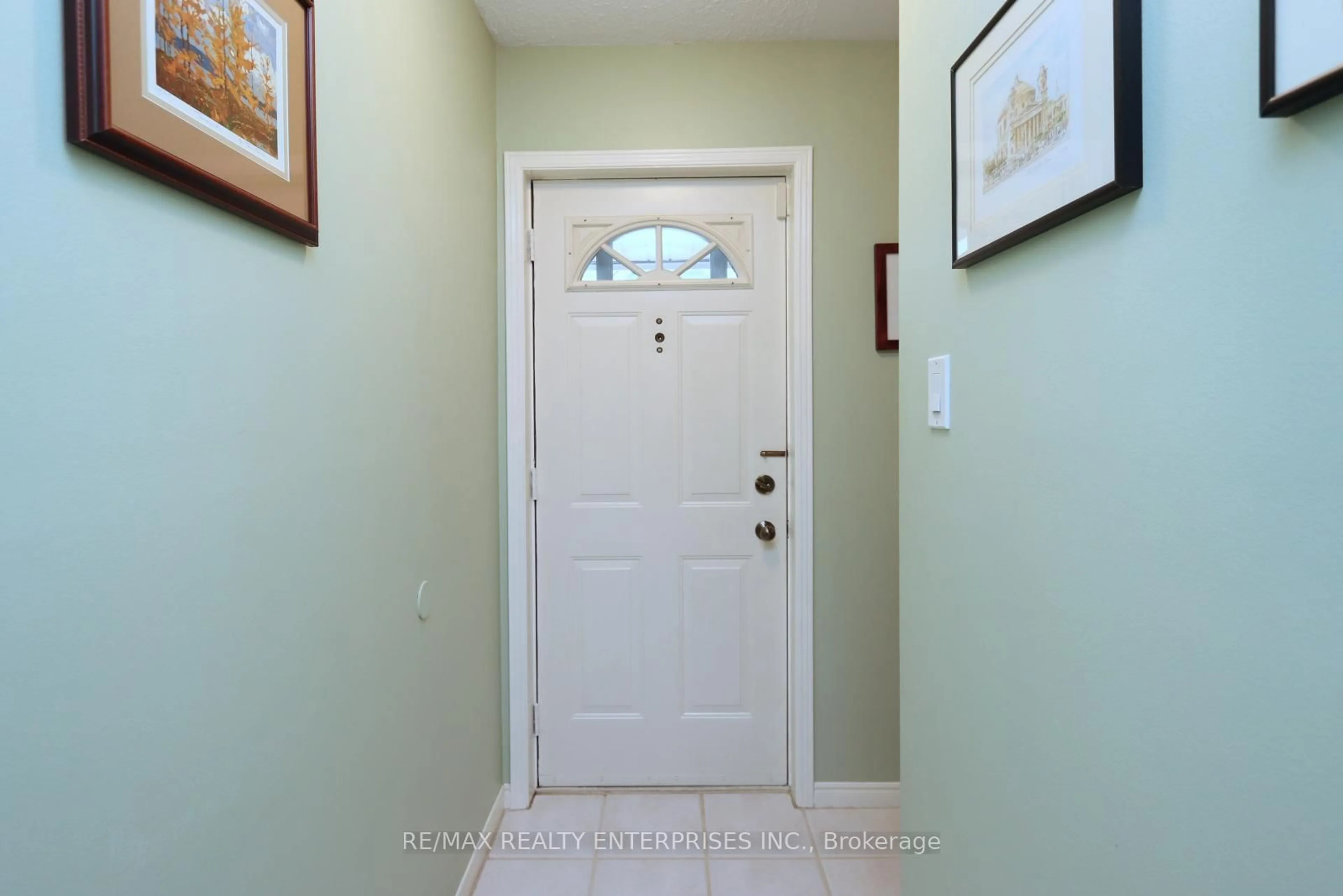Indoor entryway for 2205 South Millway Rd #114, Mississauga Ontario L5L 3T2