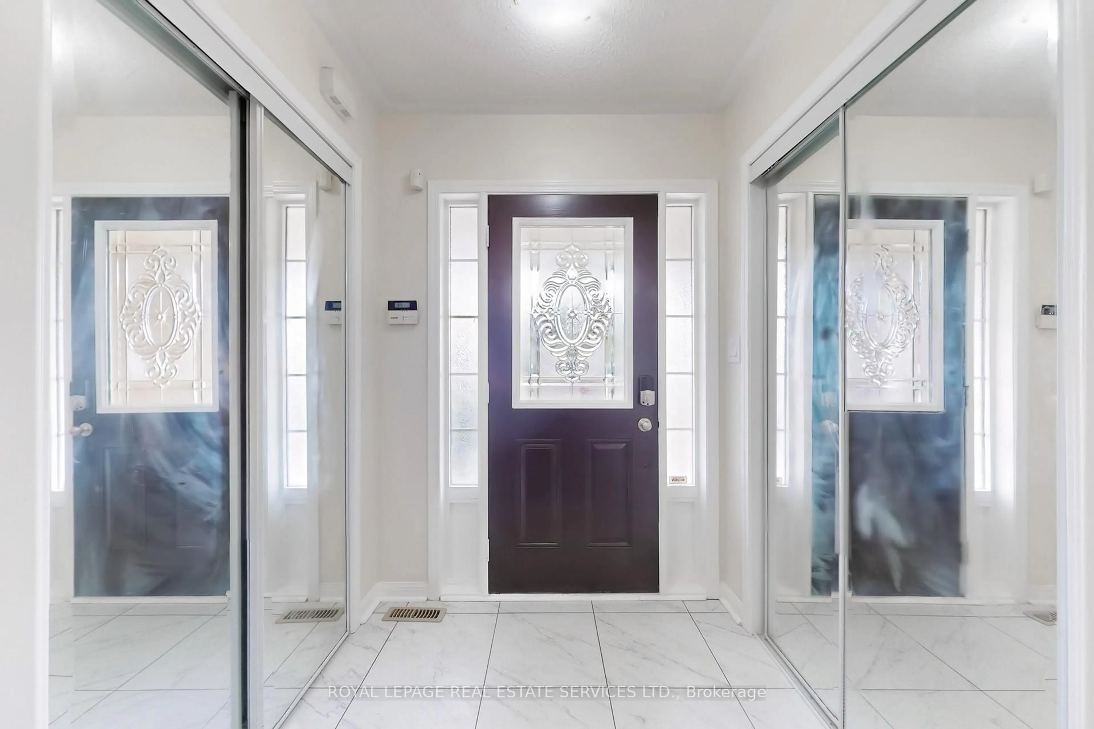 Indoor entryway for 48 Dehaviland Cres, Brampton Ontario L6X 0M9