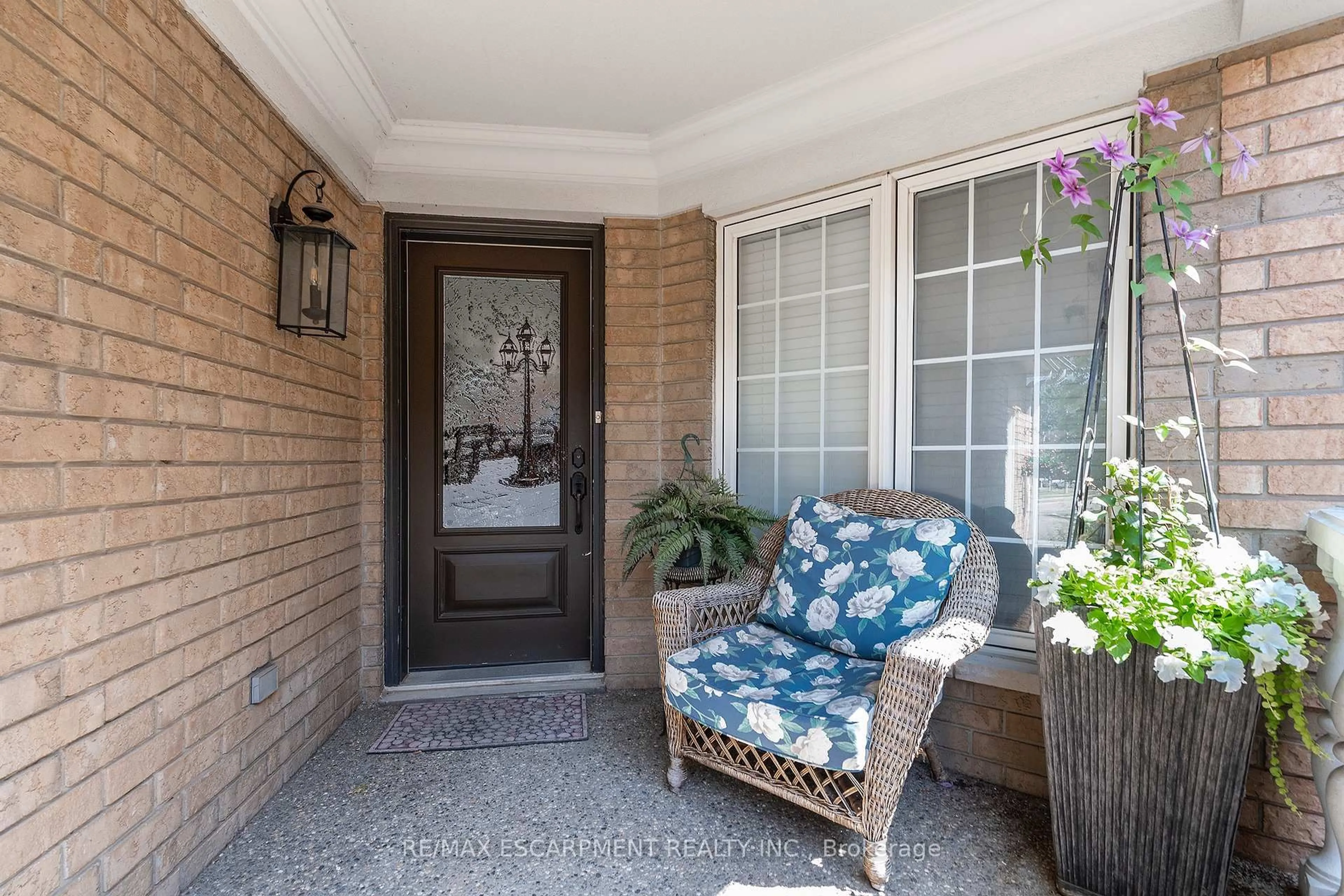 Indoor entryway for 3770 Forest Bluff Cres, Mississauga Ontario L5N 7T8