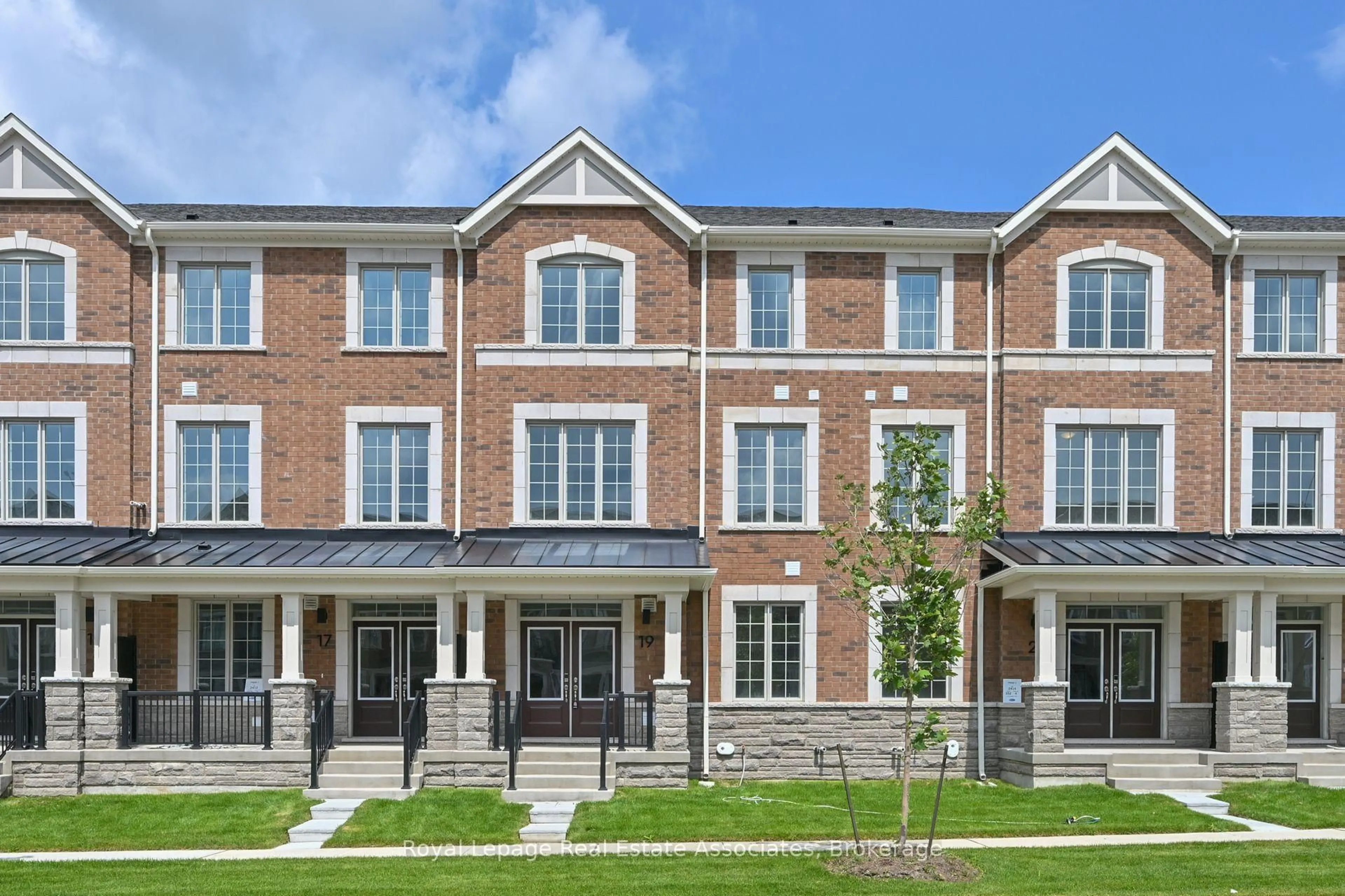 Home with brick exterior material, street for 19 Cullingtree Pl, Caledon Ontario L7C 4N7