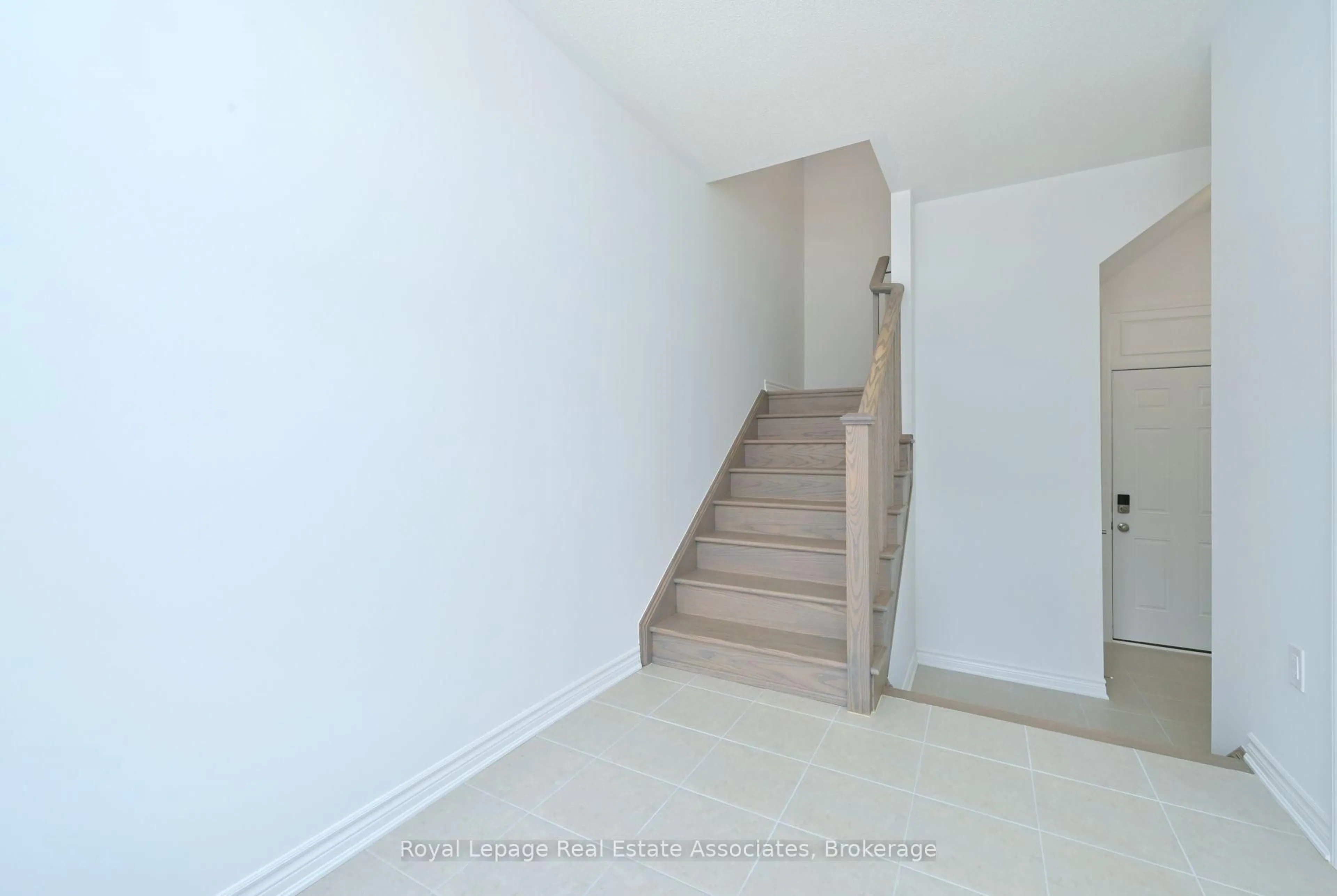 Stairs for 19 Cullingtree Pl, Caledon Ontario L7C 4N7