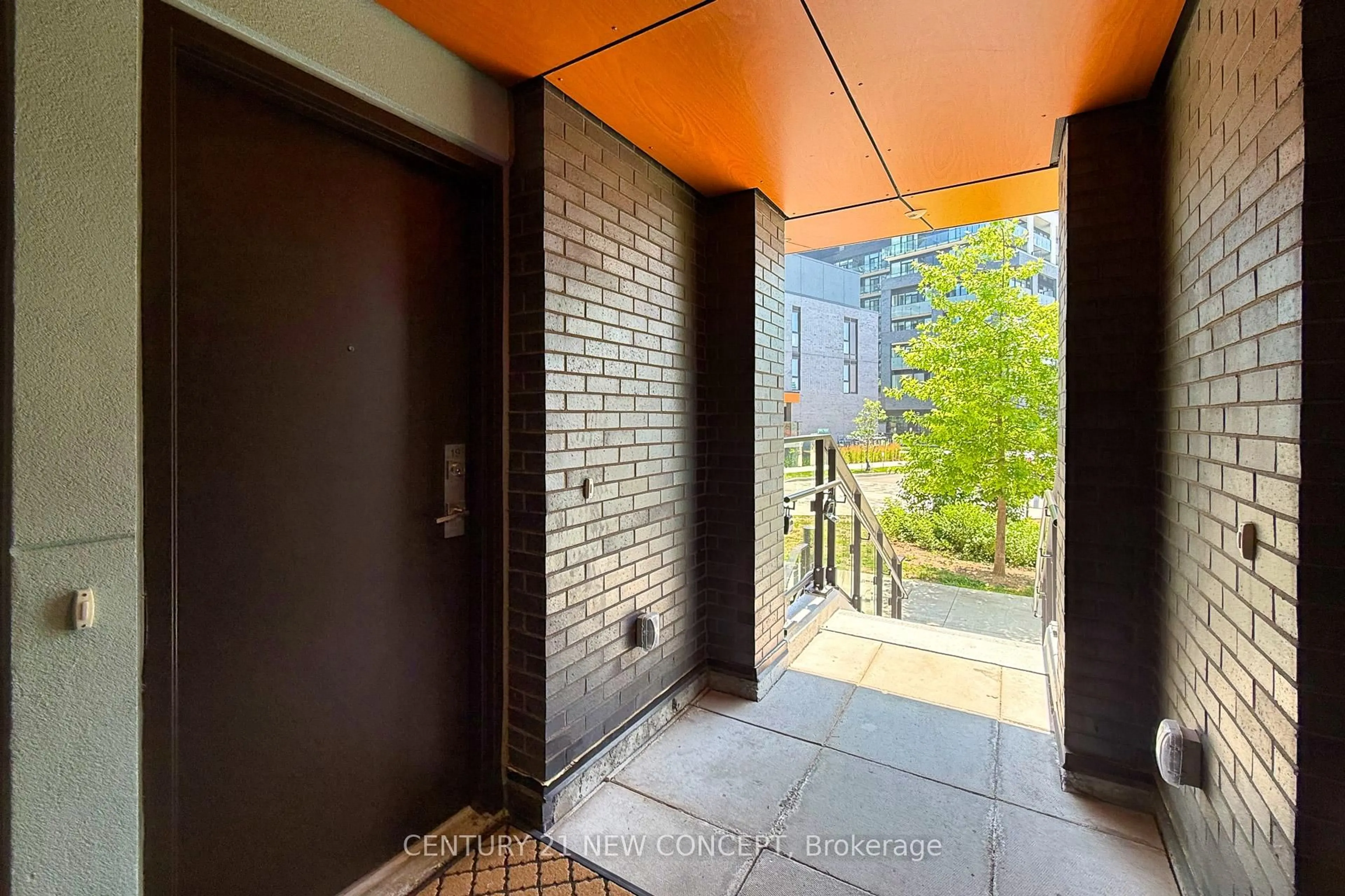 Indoor entryway for 10 Brin Dr #TH19, Toronto Ontario M8X 0B3