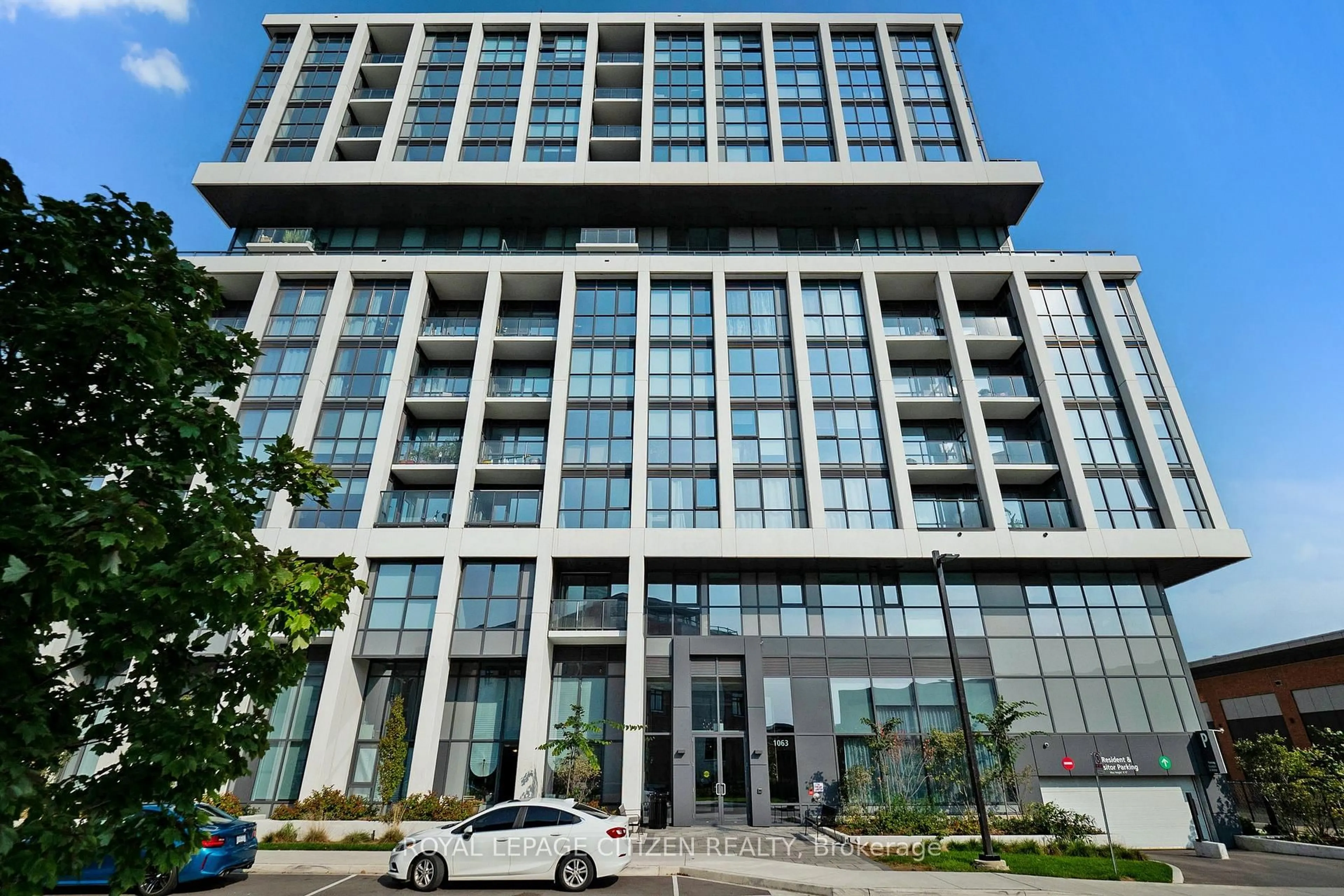 Indoor foyer for 1063 douglas mccurdy comm #201, Mississauga Ontario L5G 0C5
