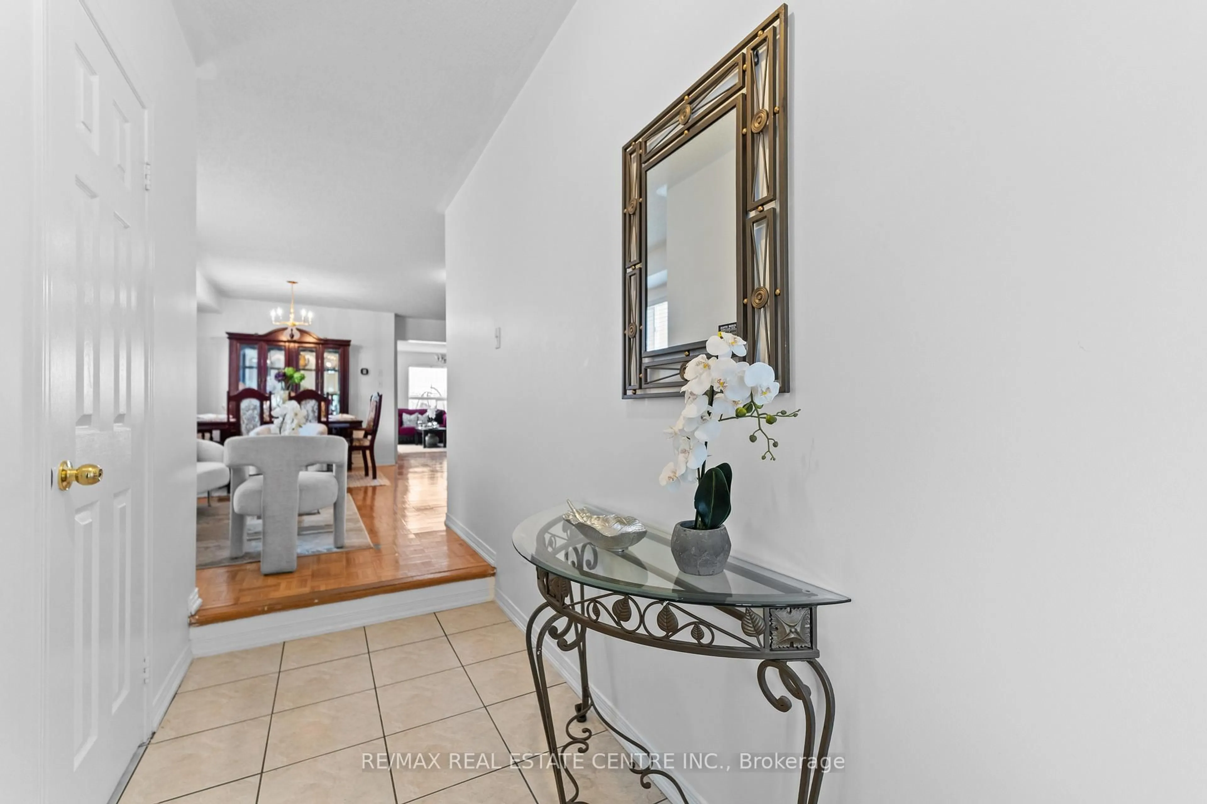 Indoor foyer for 165 Zia Dodda Cres, Brampton Ontario L6P 1T2