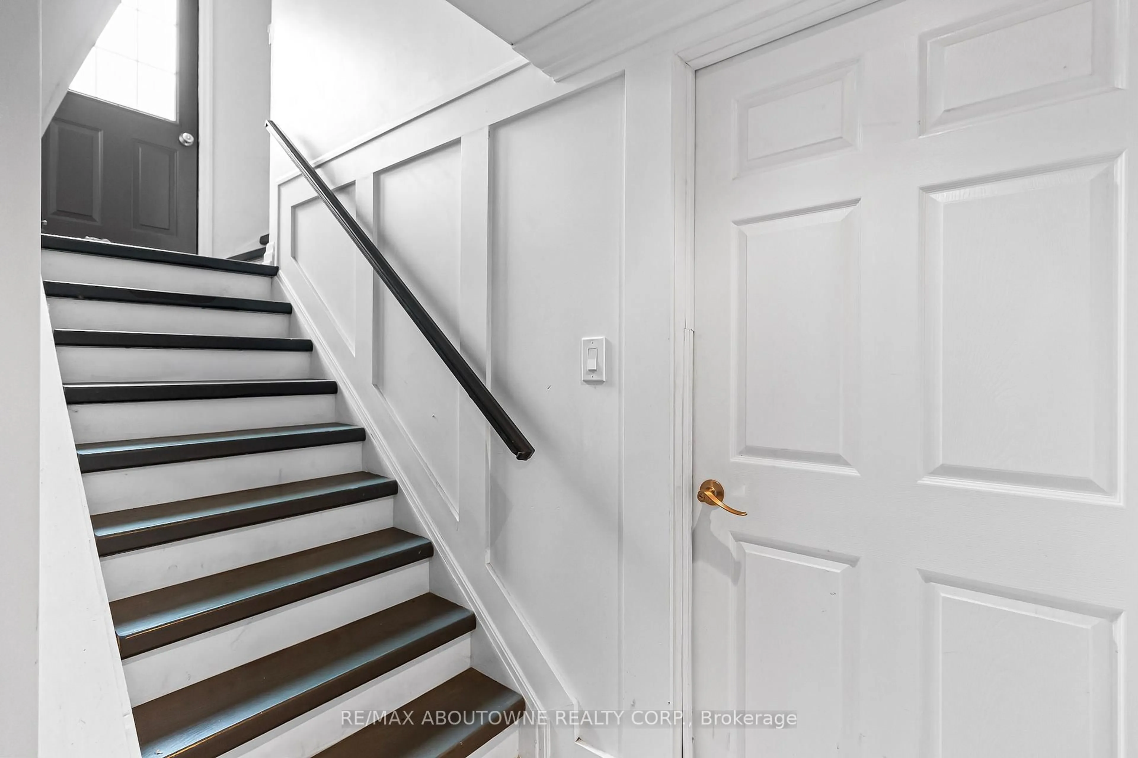 Stairs for 1314 Fisher Ave, Burlington Ontario L7P 2L6
