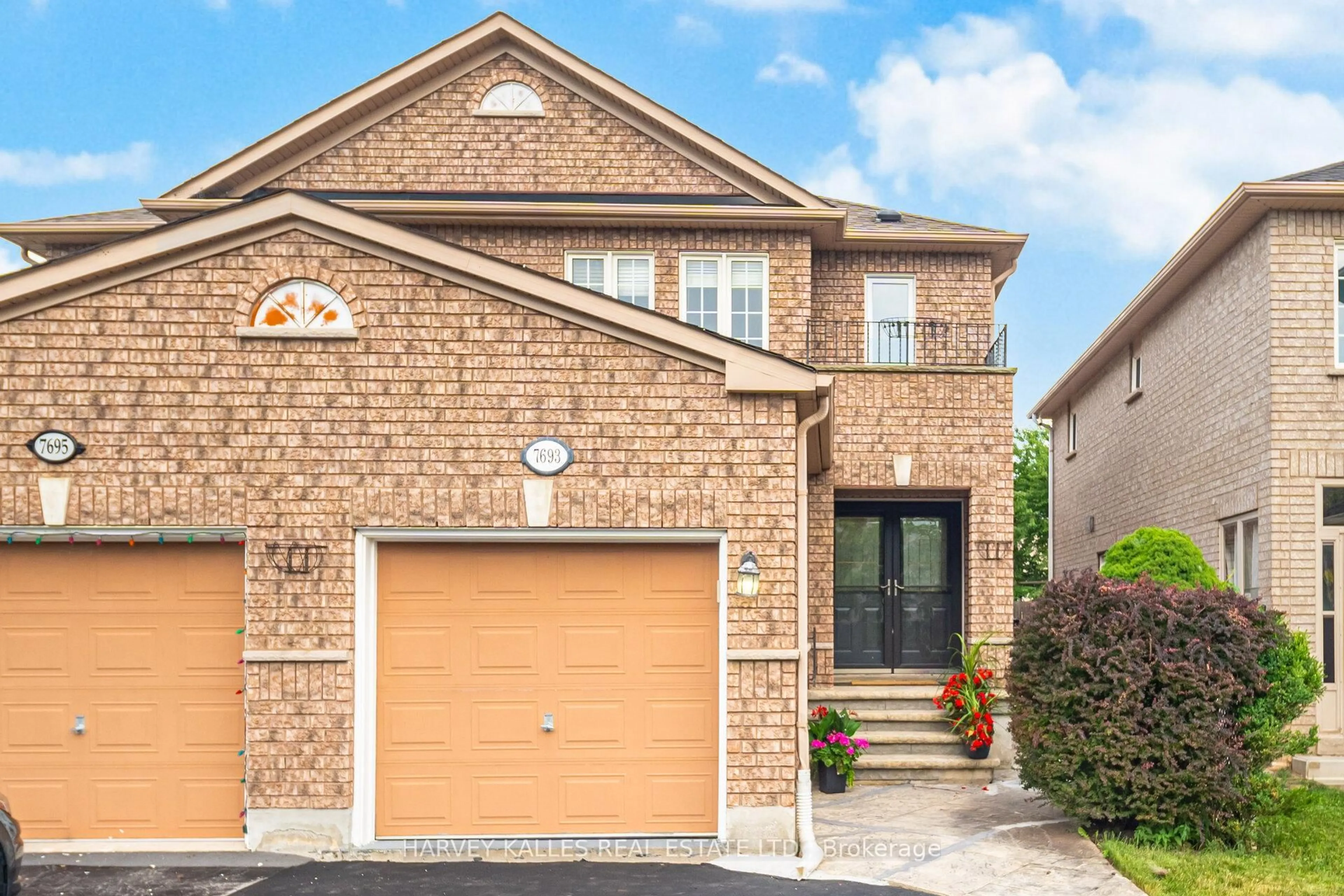 Home with brick exterior material, street for 7693 Doverwood Dr, Mississauga Ontario L5N 8J1