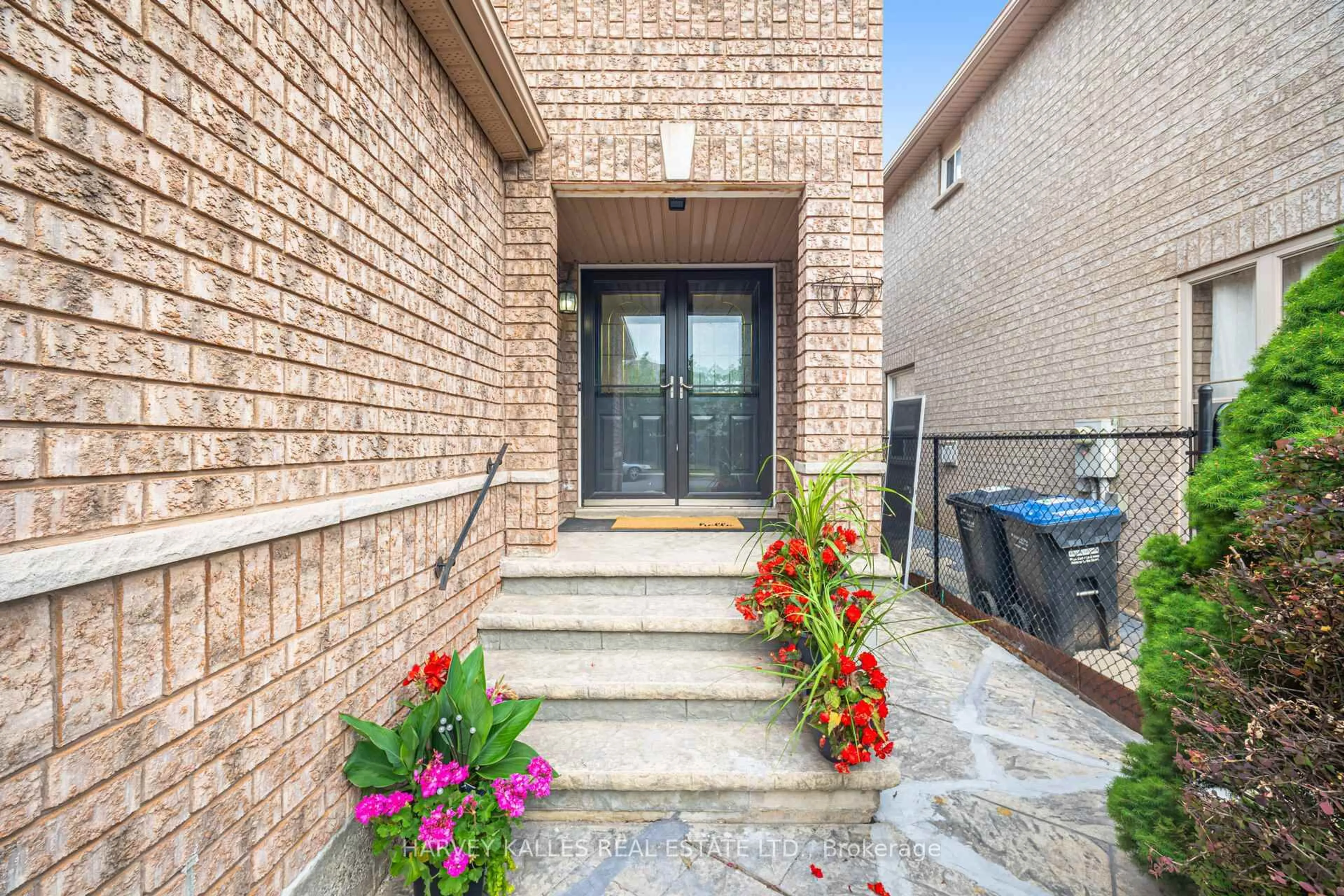 Unknown for 7693 Doverwood Dr, Mississauga Ontario L5N 8J1