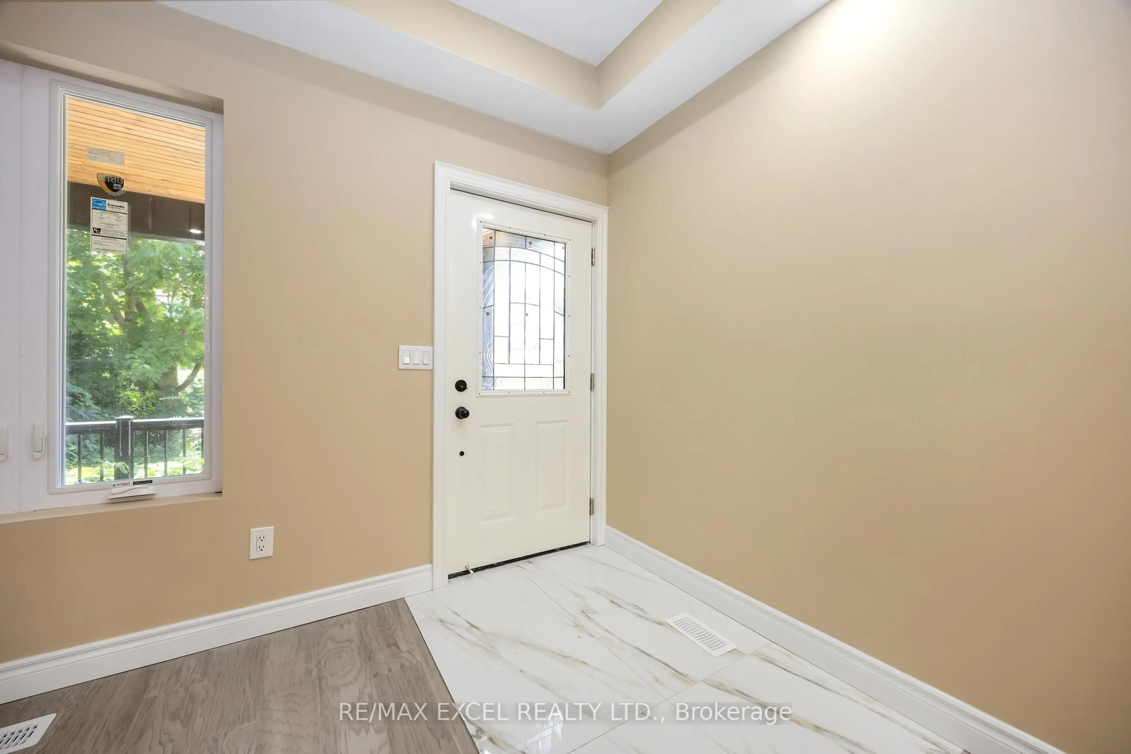 Indoor entryway for 75 Harvie Ave, Toronto Ontario M6E 4K4