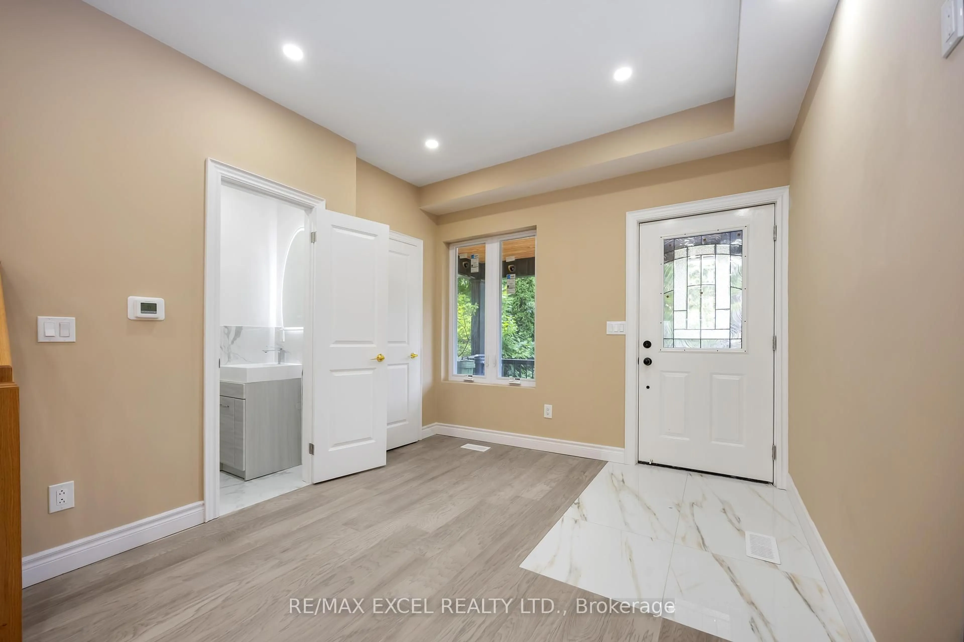 Indoor entryway for 75 Harvie Ave, Toronto Ontario M6E 4K4