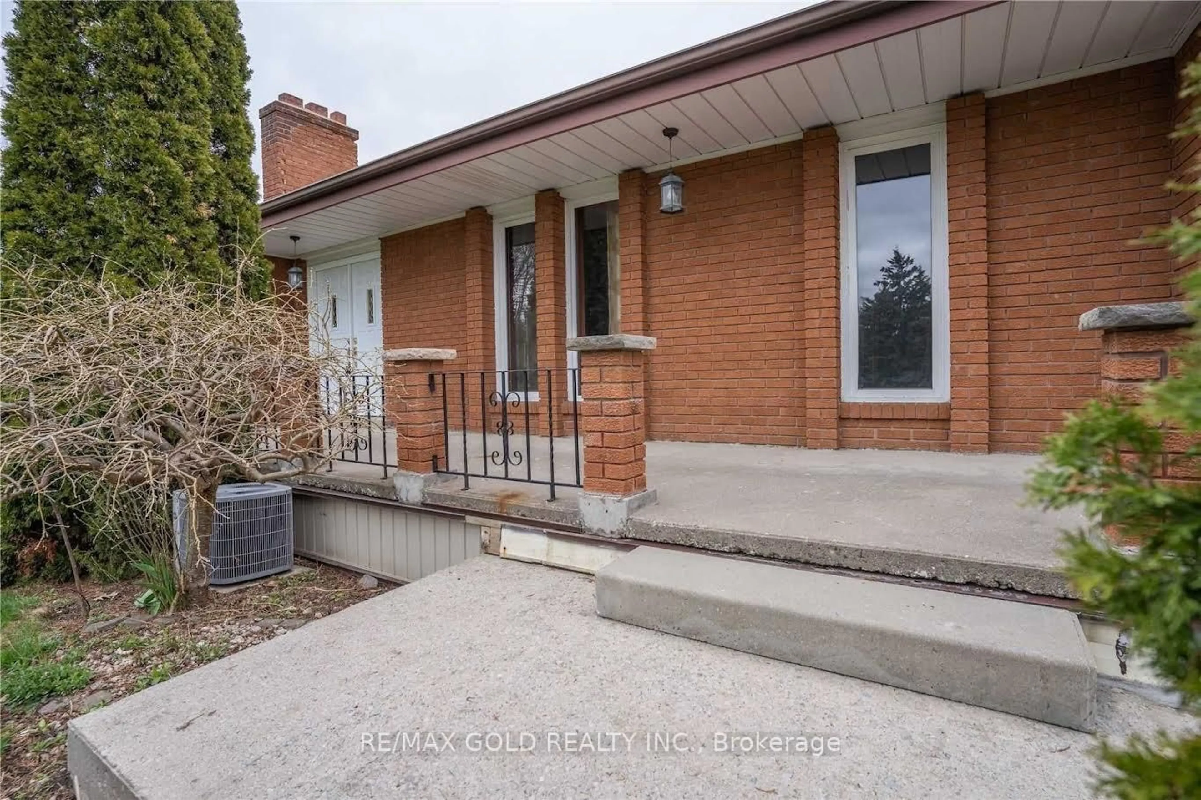 Home with brick exterior material, street for 725 Old School Rd, Caledon Ontario L7C 0X3
