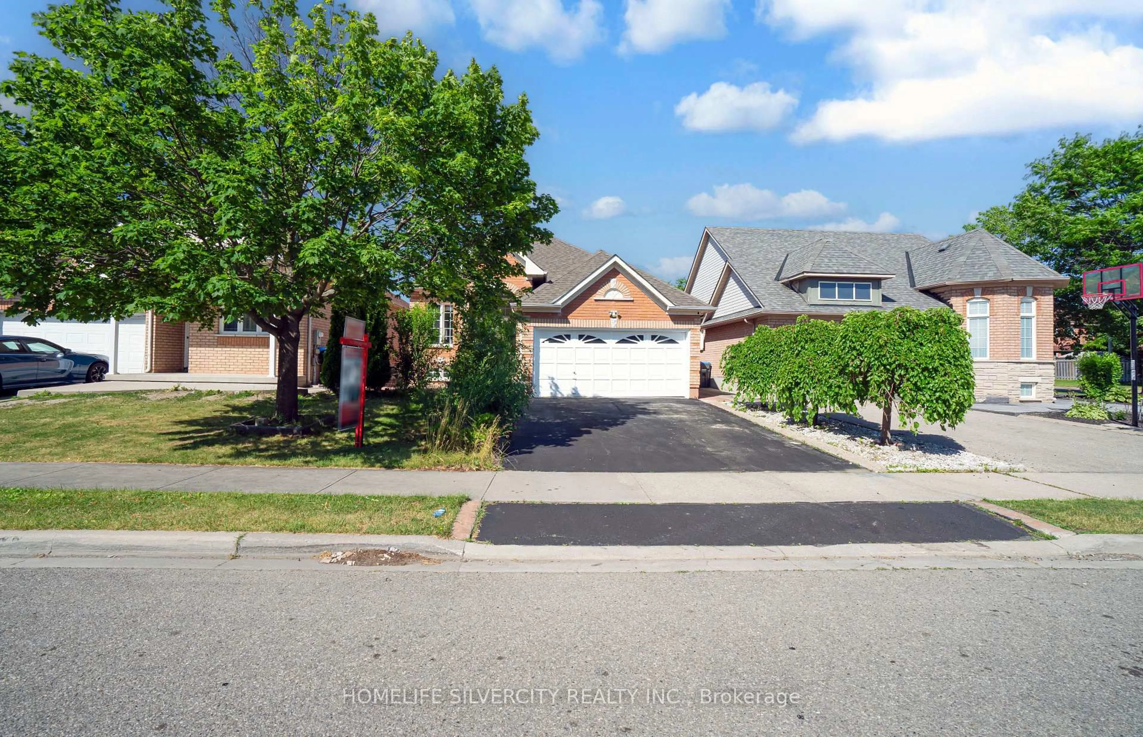 A pic from outside/outdoor area/front of a property/back of a property/a pic from drone, street for 3 Orchid Dr, Brampton Ontario L7A 1M4
