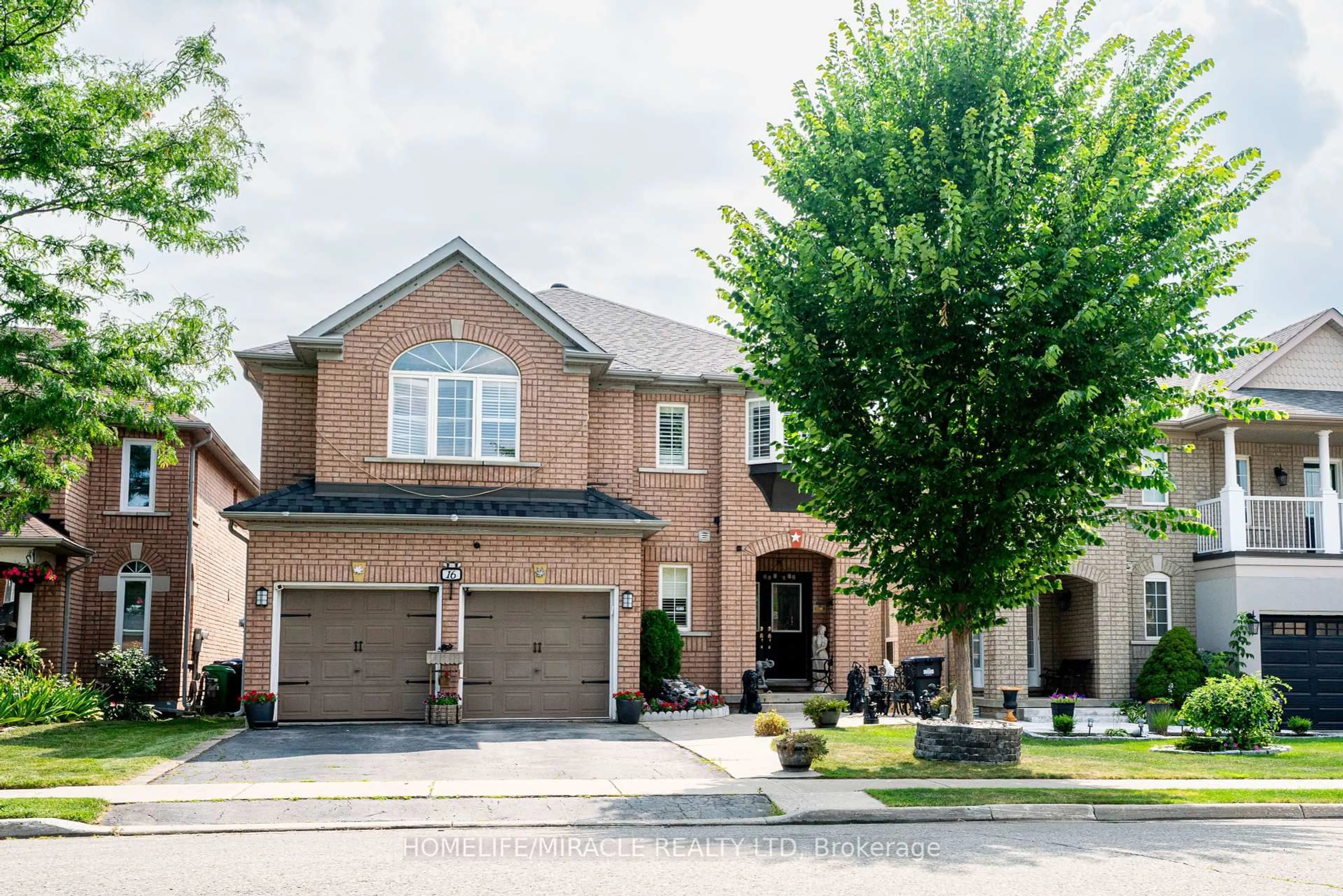 Home with brick exterior material, street for 16 Signet Cres, Brampton Ontario L7A 2V1