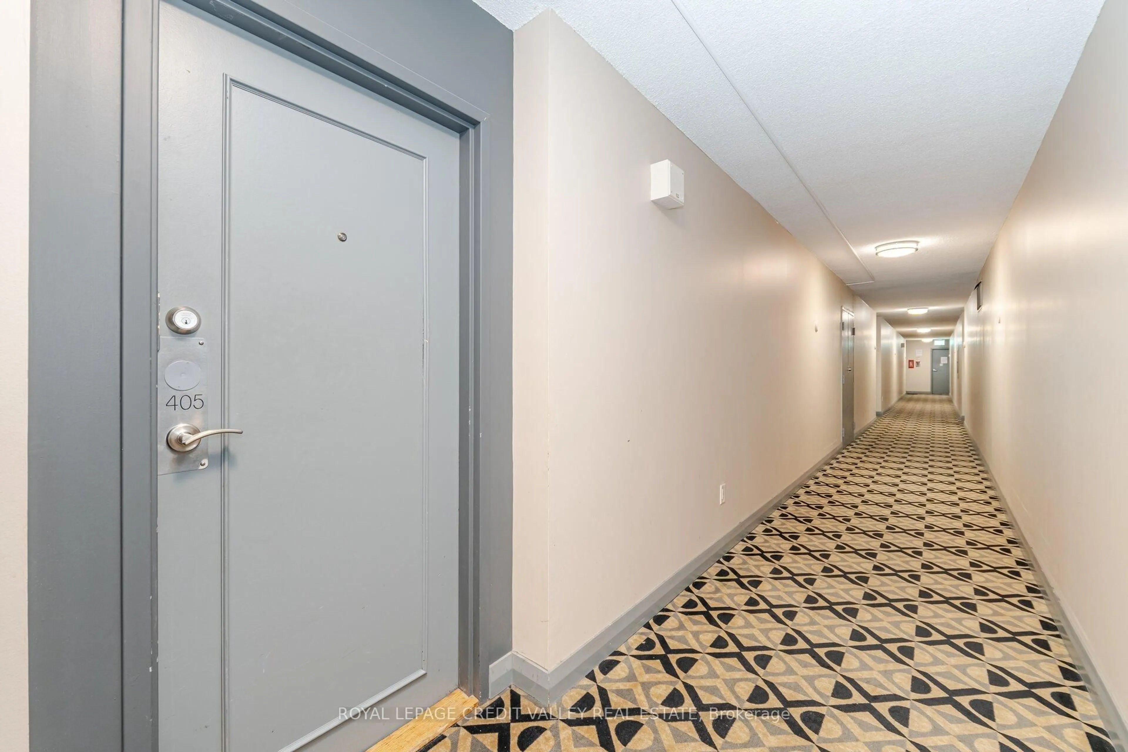 Indoor foyer for 5 San Romanoway #405, Toronto Ontario M3N 2Y4