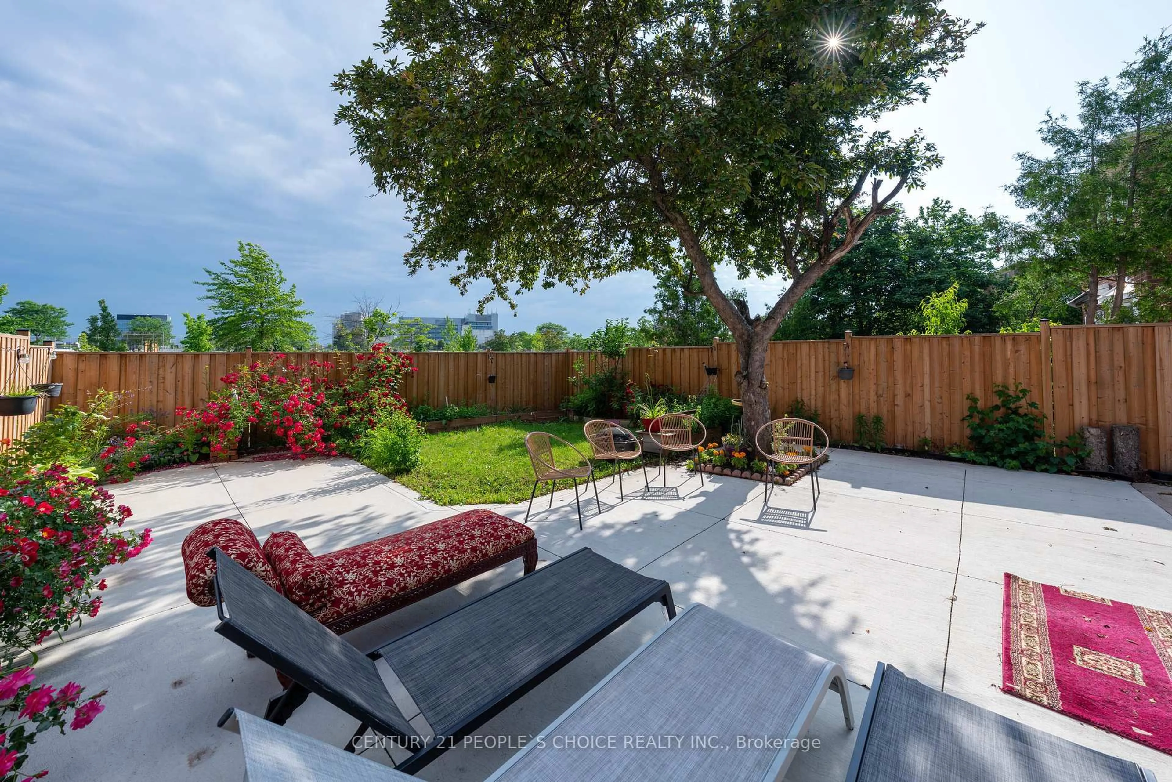 A pic from outside/outdoor area/front of a property/back of a property/a pic from drone, street for 32 Payton Cres, Brampton Ontario L6W 3Y9