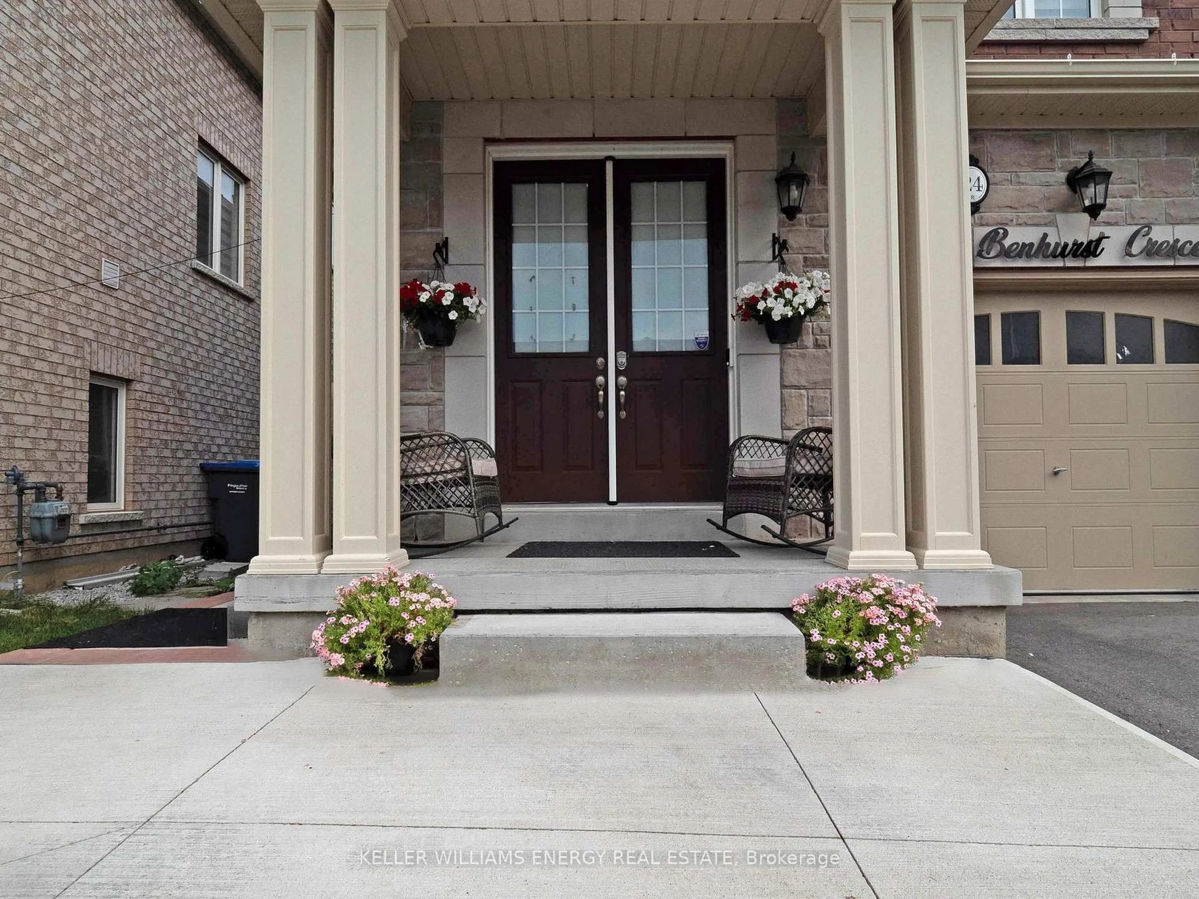 Indoor entryway for 24 Benhurst Cres, Brampton Ontario L7A 5A2