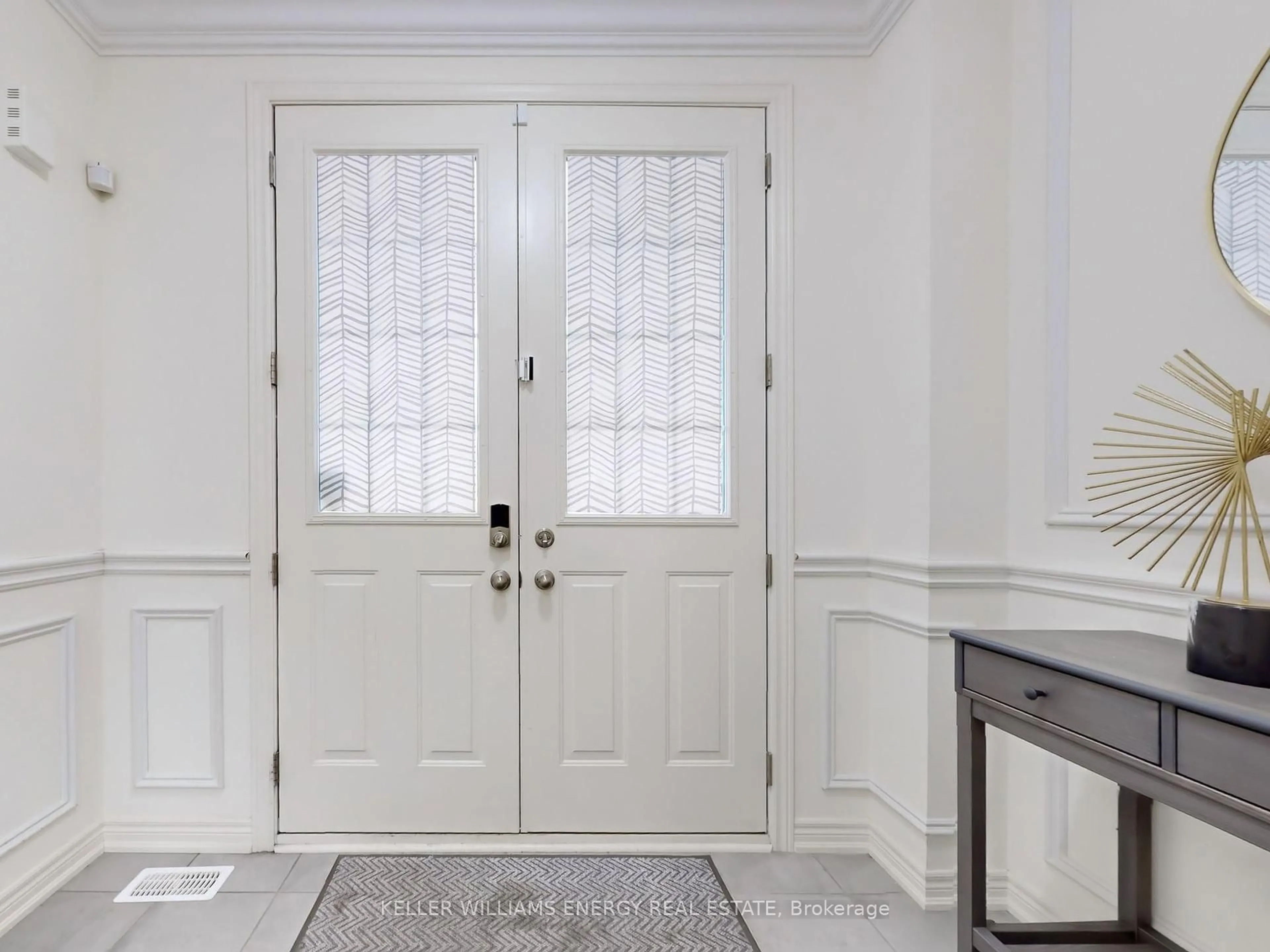 Indoor entryway for 24 Benhurst Cres, Brampton Ontario L7A 5A2