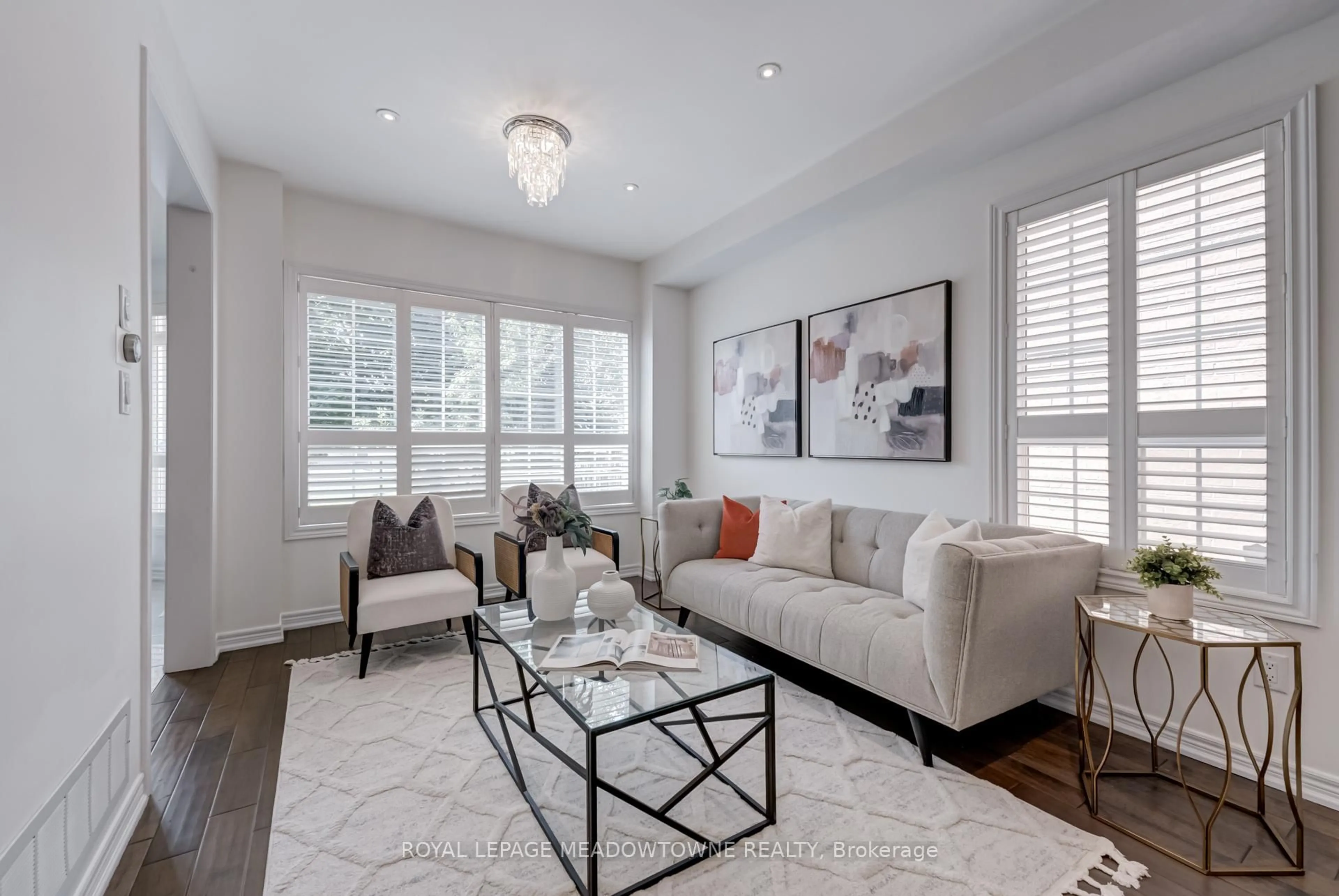 Living room with furniture, unknown for 5842 Terrapark Tr, Mississauga Ontario L5M 6S1