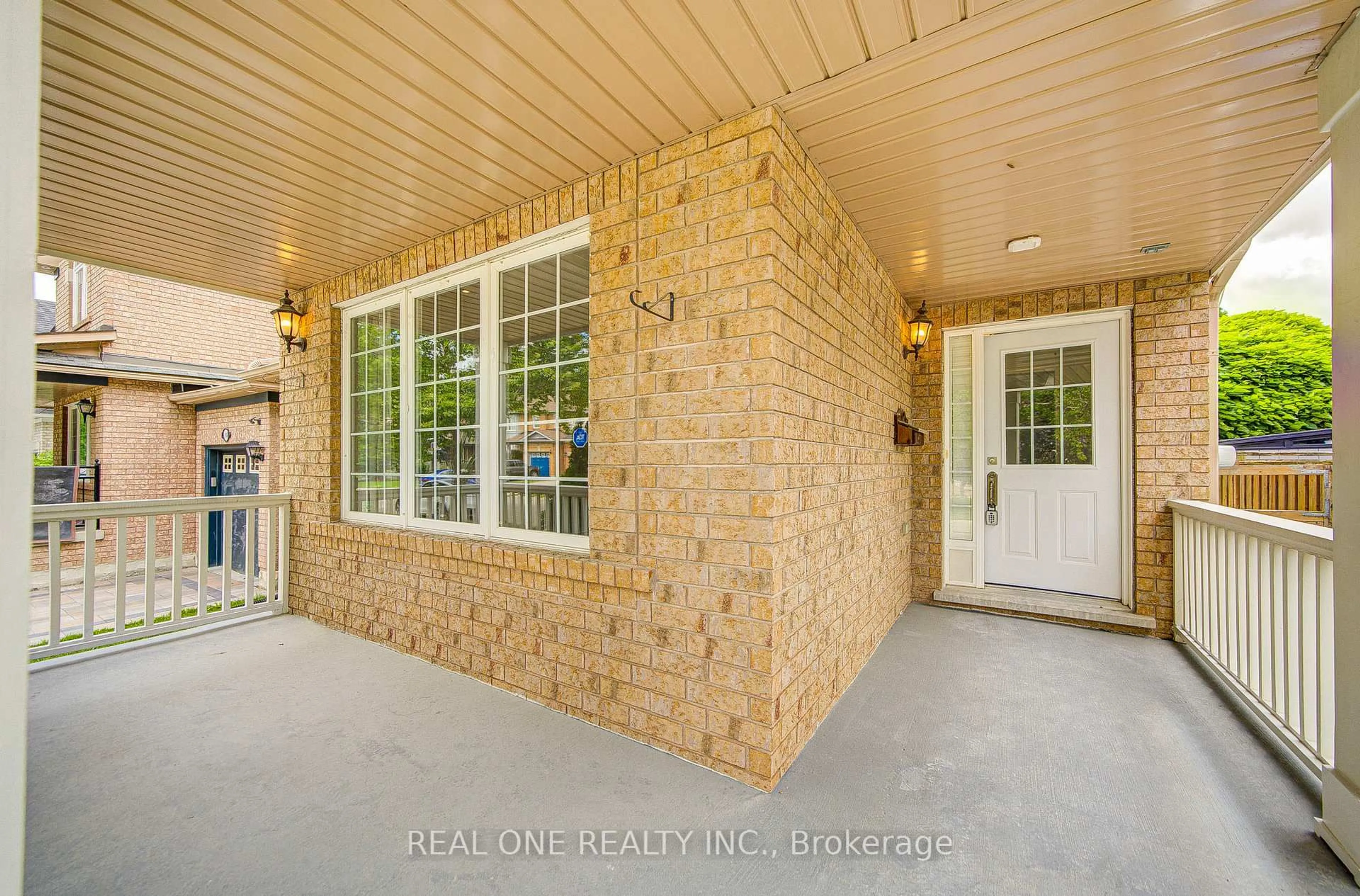 Home with brick exterior material, street for 5572 Capri Gate, Mississauga Ontario L5M 6M4