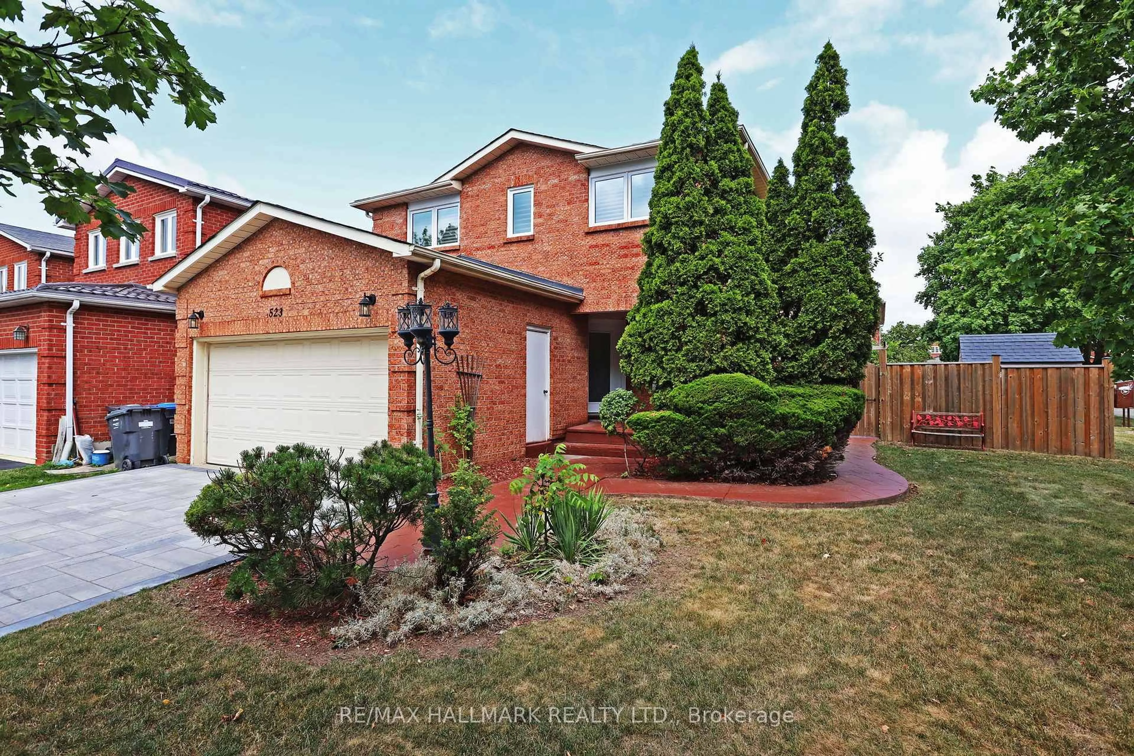 Home with brick exterior material, street for 523 Petawawa Cres, Mississauga Ontario L4Z 2N4